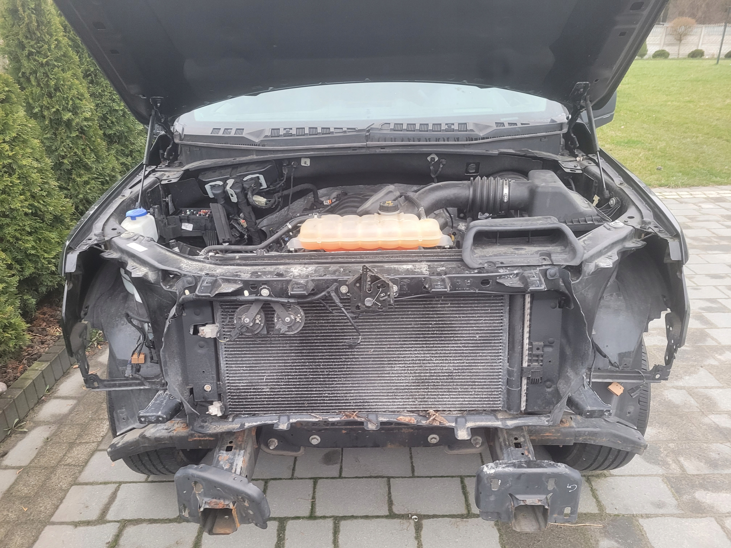 FORD F150 F-150 5.0 PAS PRZEDNI CHŁODNICE WENTYLATOR PRZÓD KOMPLET