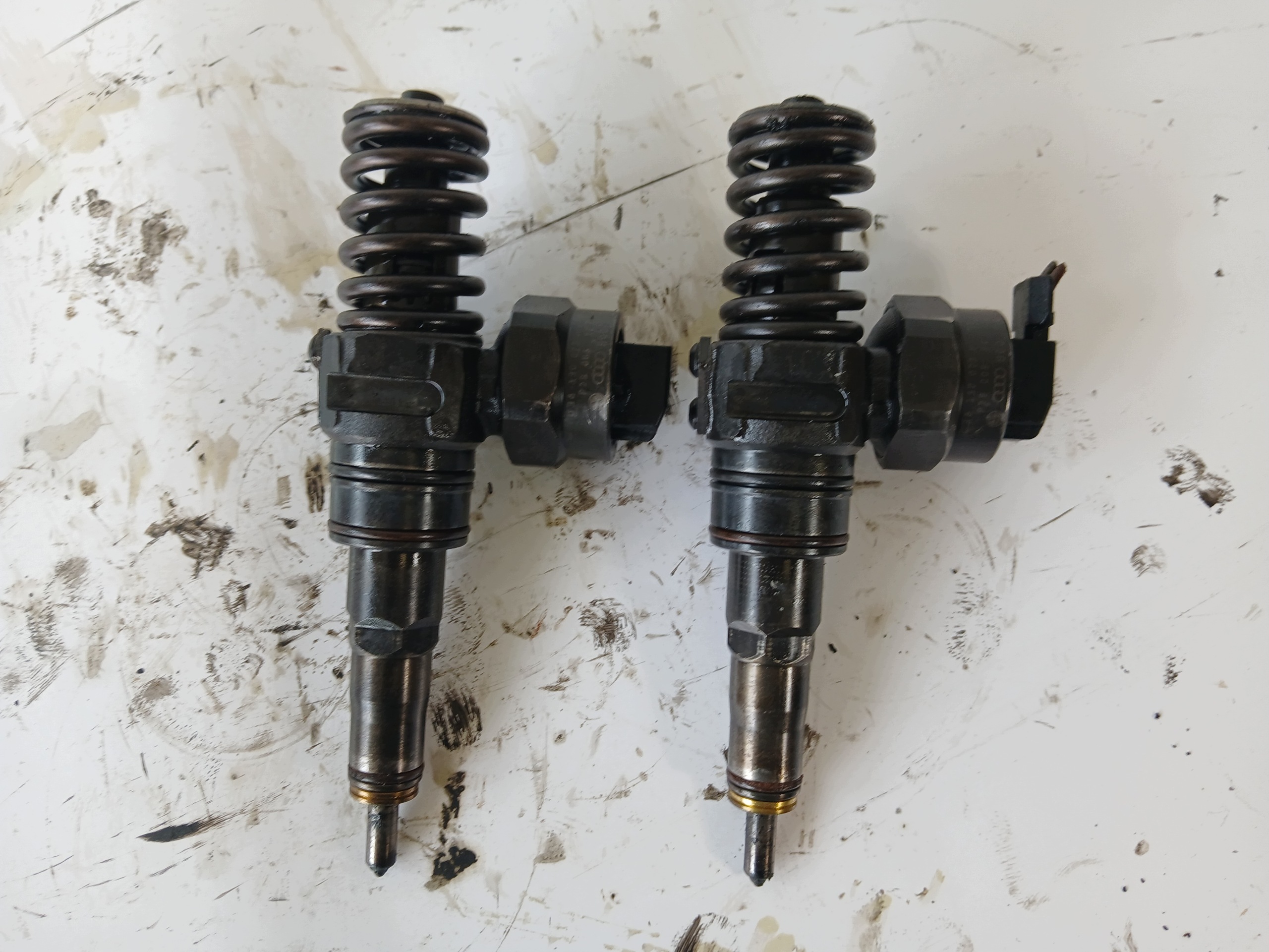 VW GOLF IV 1.9 TDI Einspritzdüse 038130073F