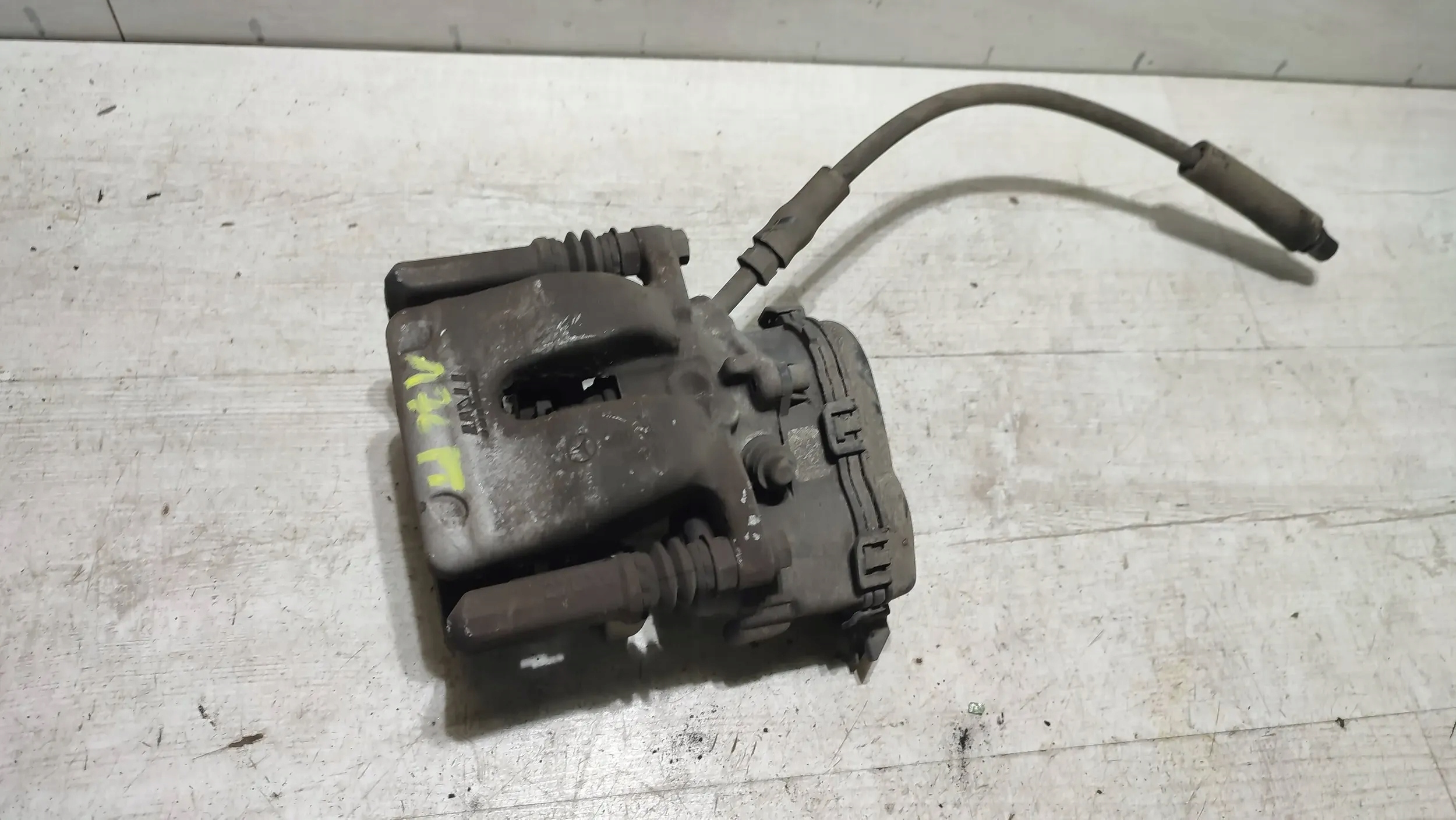 Mercedes-Benz A-classa W176 17r. 1.5cdi rear part side right caliper
