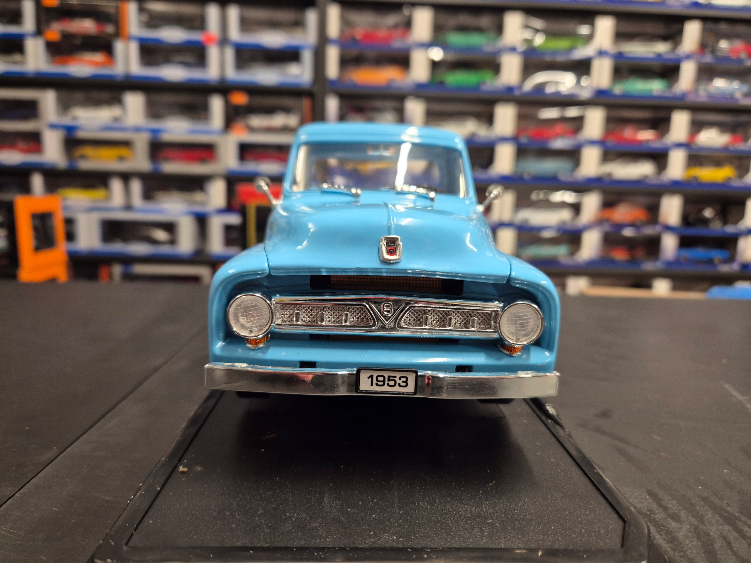 Ford F-100 Pickup (1953) 1:18 ROAD SIGNATURE COLLECTION 92148 NIEBIESKI Marka Yatming