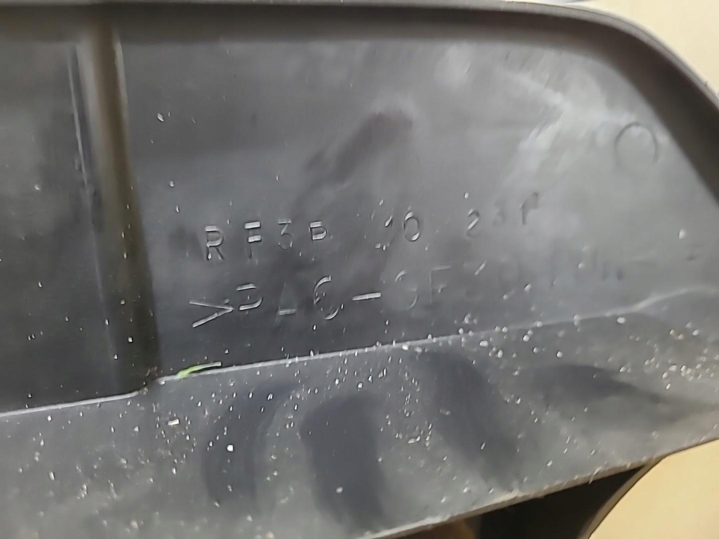 cover upper of the engine Mazda 626 5 facelift (1999 - 2002) RF3P10231