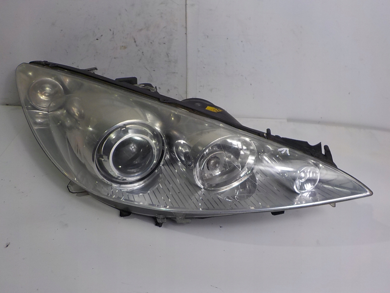 PEUGEOT 308 XENON light right front front UK