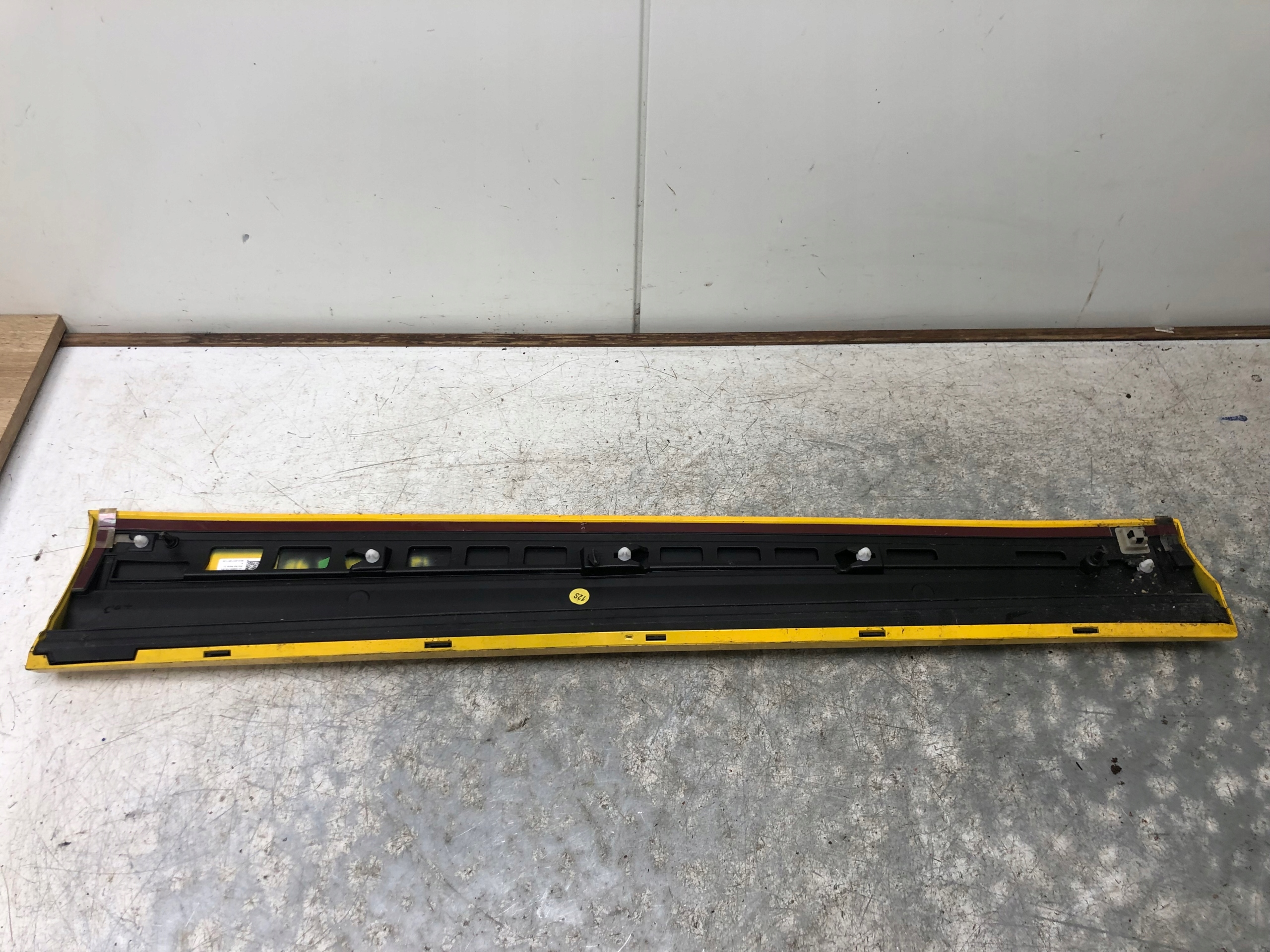 moulding door left front AUDI Q2 81A853959B