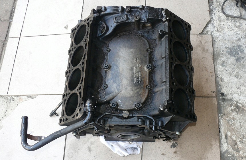BLOK SILNIKA TULEJE AUDI A8 D2 3.3 TDI V8 LIFT AKF