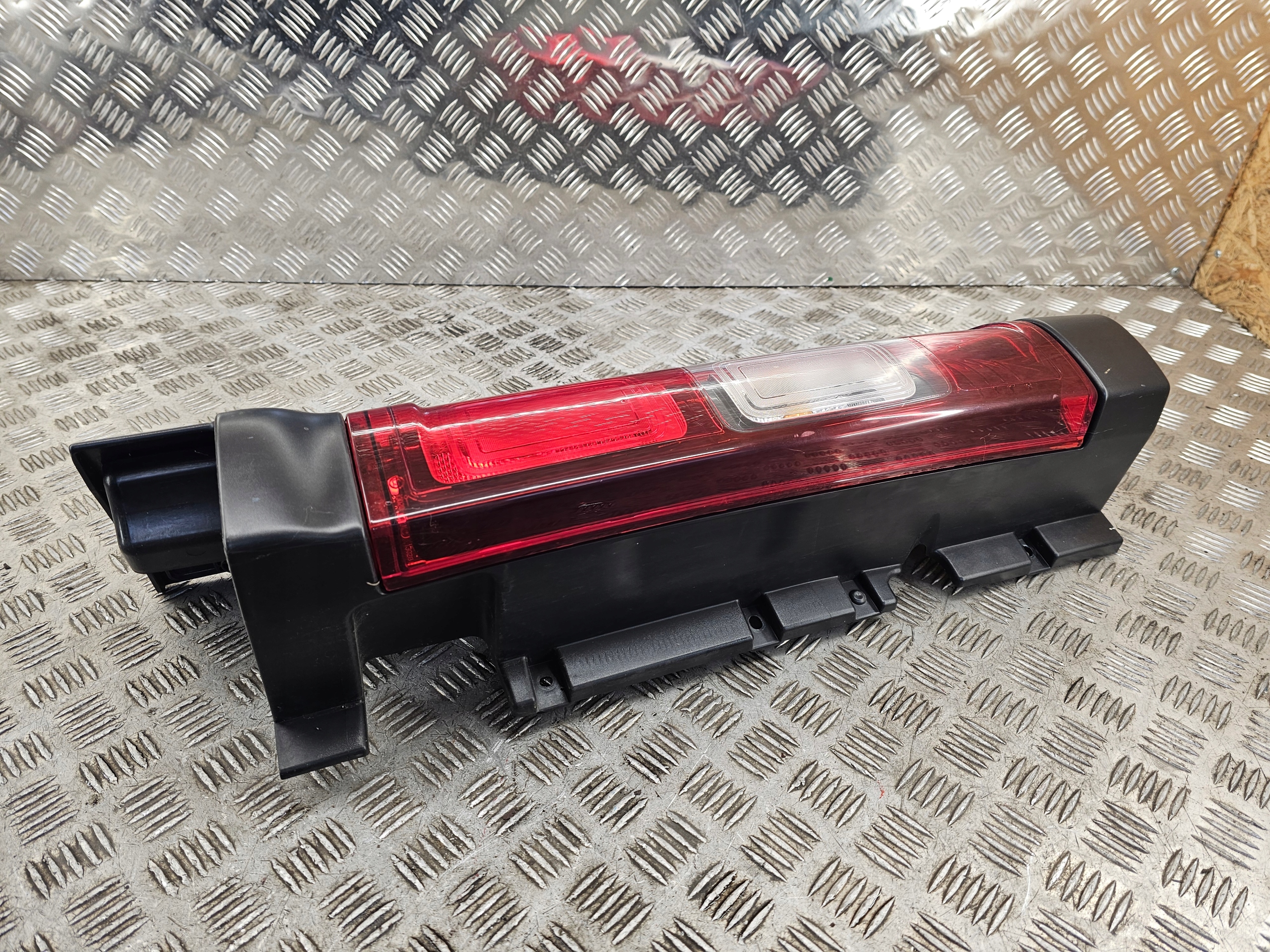 light rear part left rear left TRAFIC III VIVARO B 265556737R