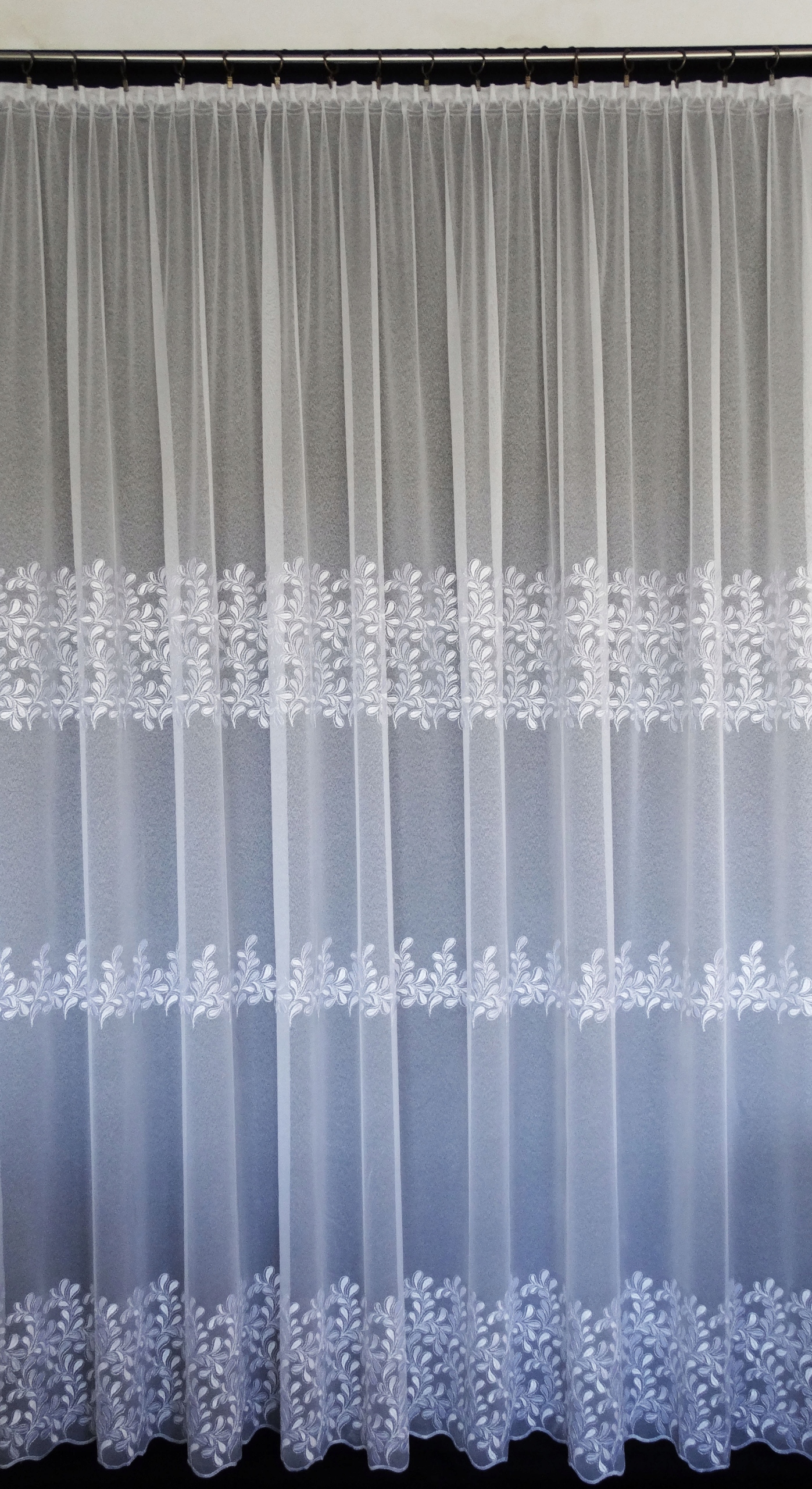 Mg Záclona Arista Enzo bílá Výšivka 300x250 s páskou