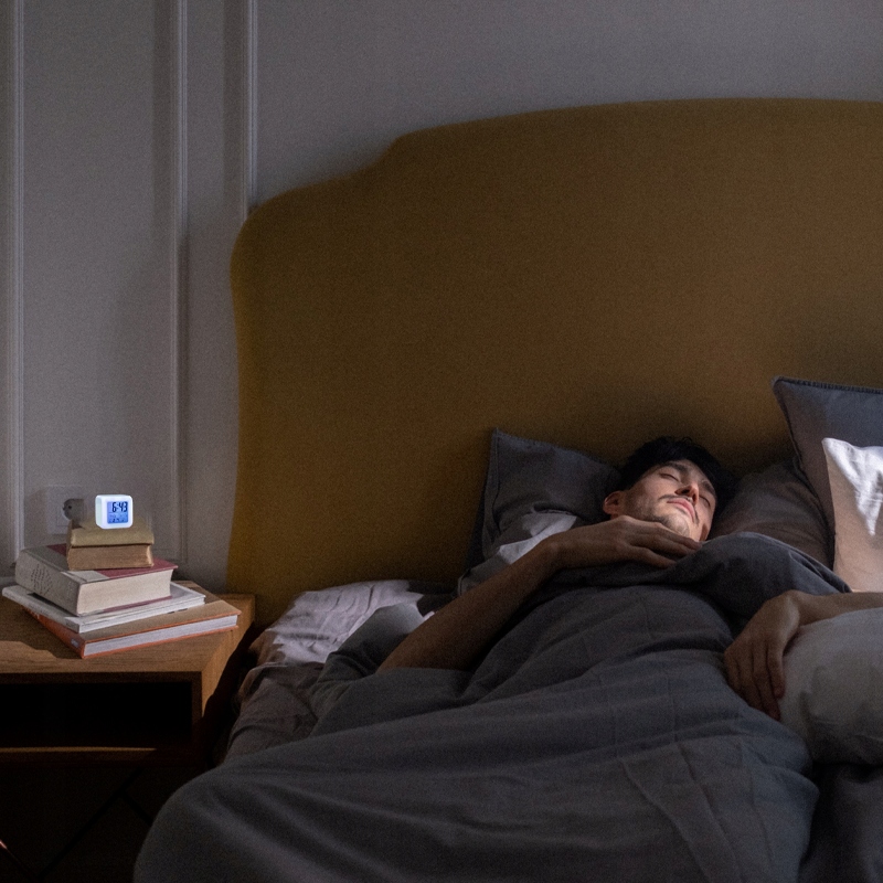 BUDZIK ZEGAREK TERMOMETR ŚWIECĄCY KAMELEON LED Tarcza cyfrowa