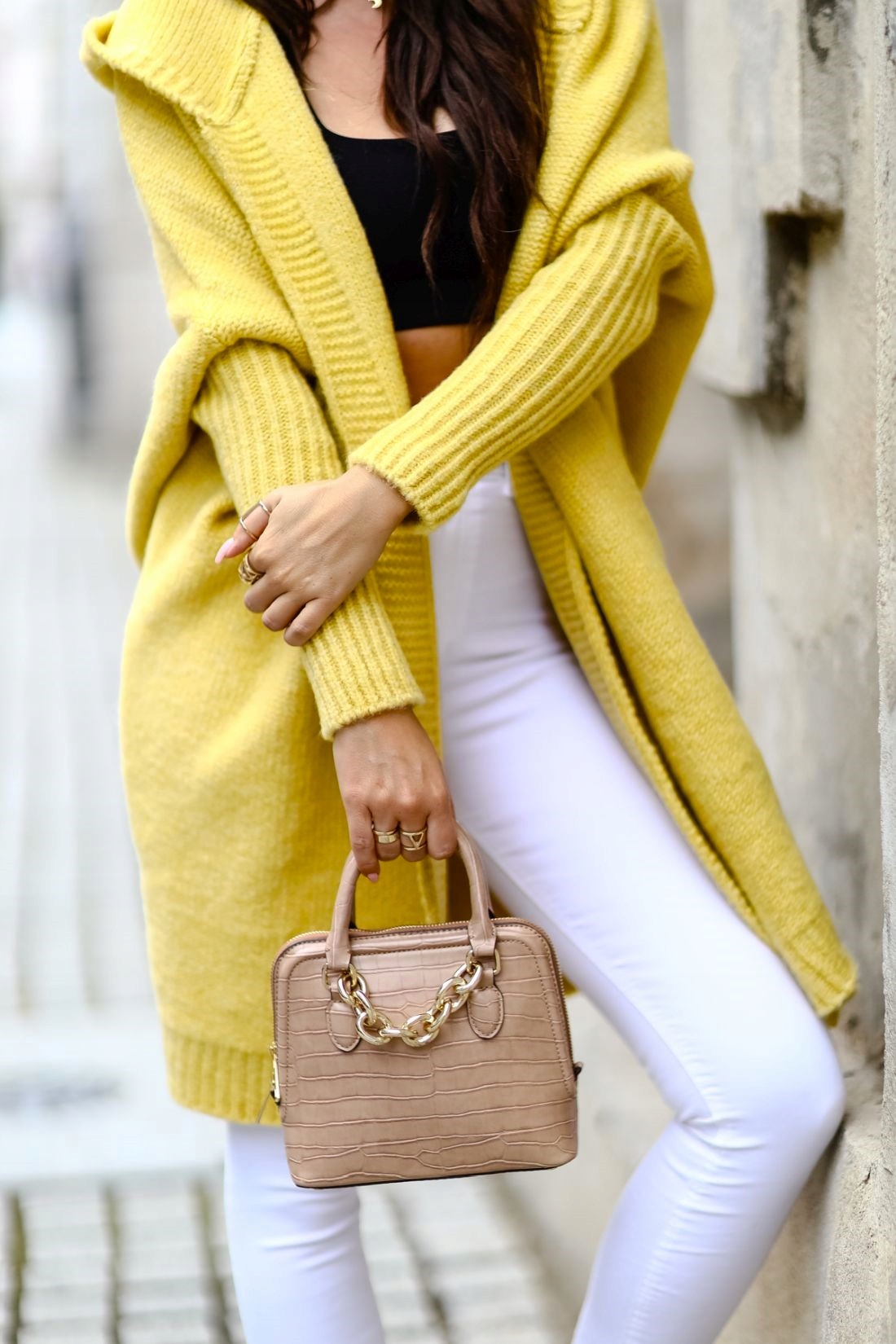 Kardigan z kapturem oversize żółty rio Me Gusta Model rio