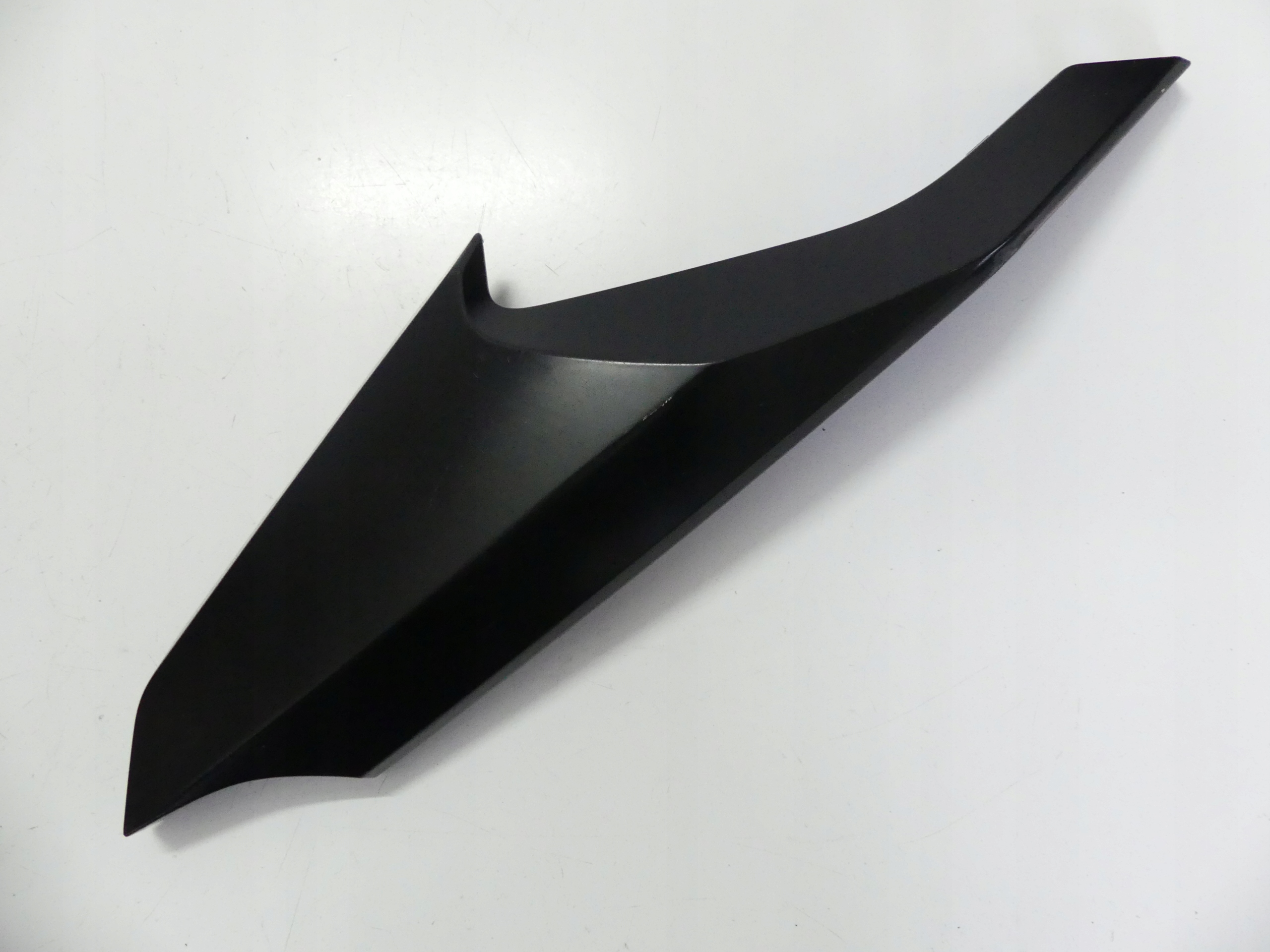 2PP-21721-00 - , СТОРОНА ОБТЕКАТЕЛЯ КАПОТА YAMAHA MT 09 FJ 09 2016