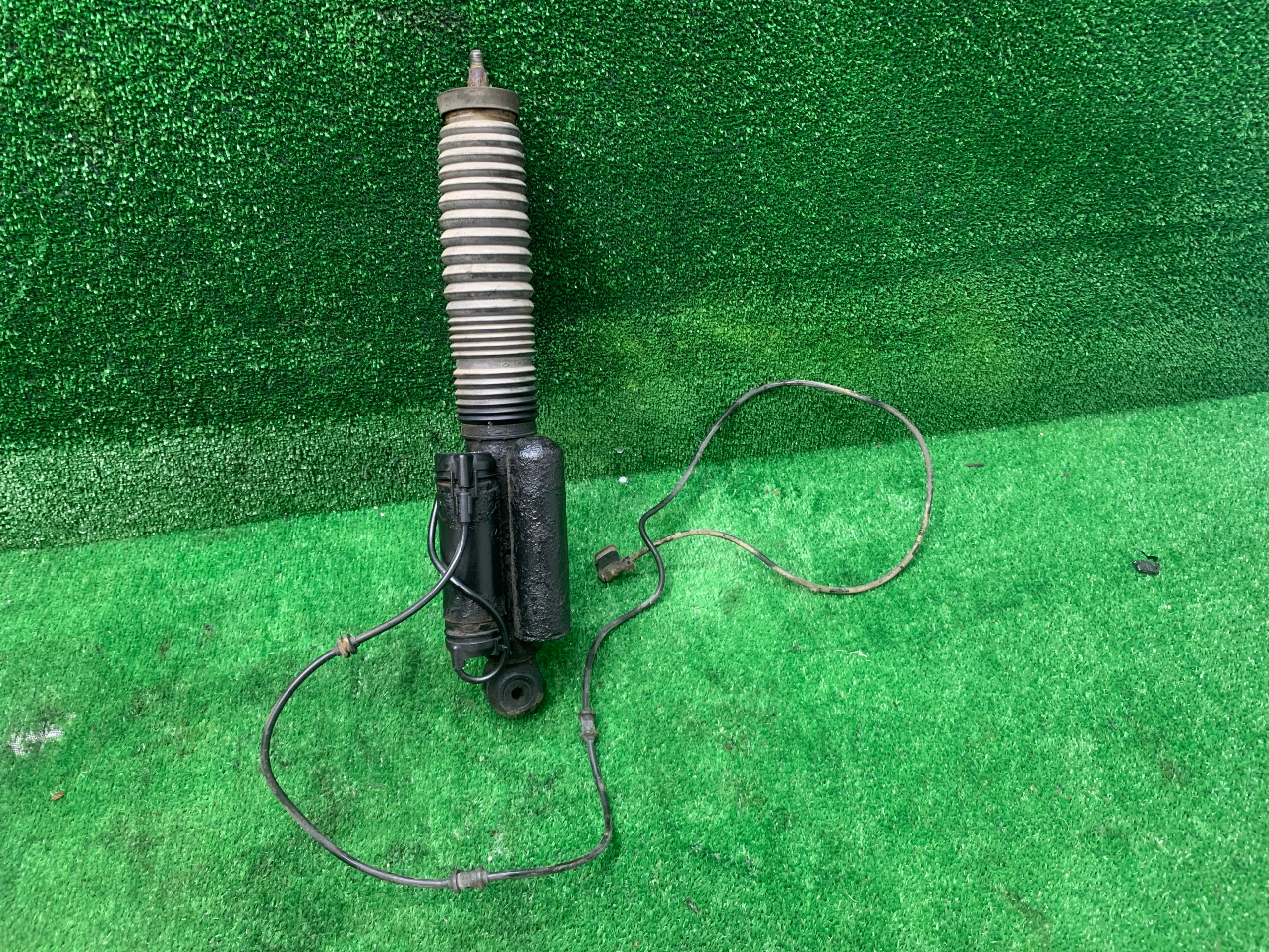 AMORTYZATOR TYLNY TYŁ AIRMATIC MERCEDES E KLASA W211 KOMBI