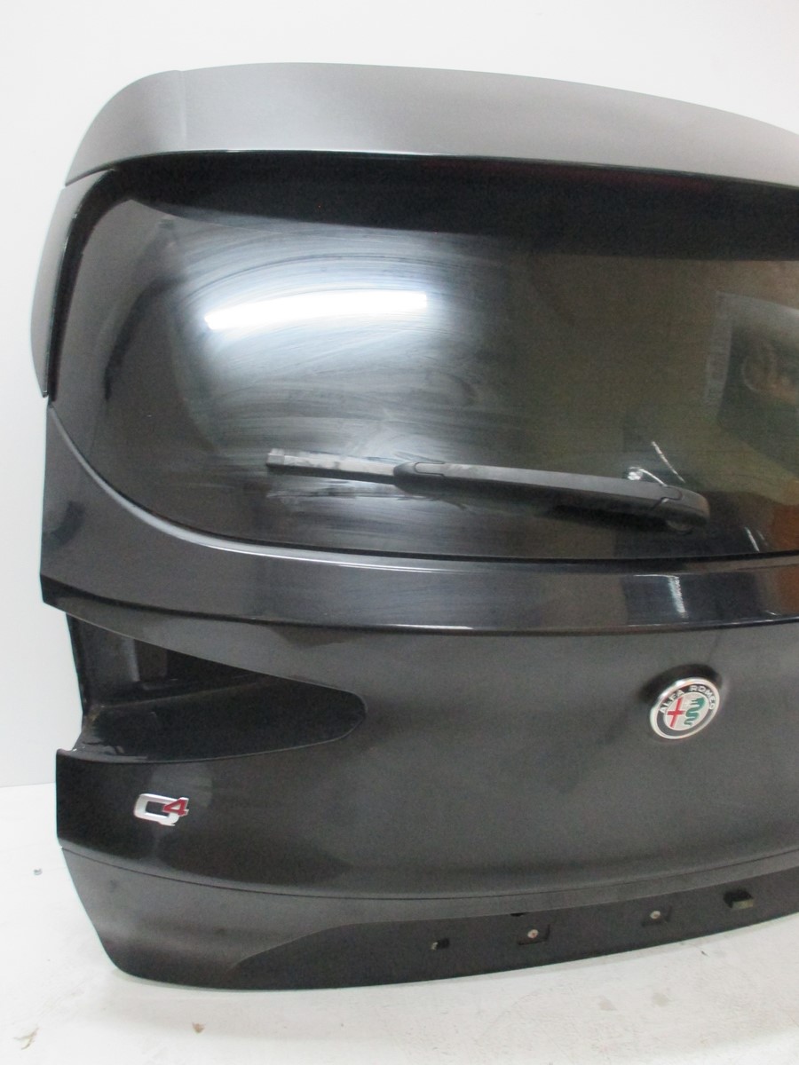 boot doors ALFA ROMEO STELVIO below kamere