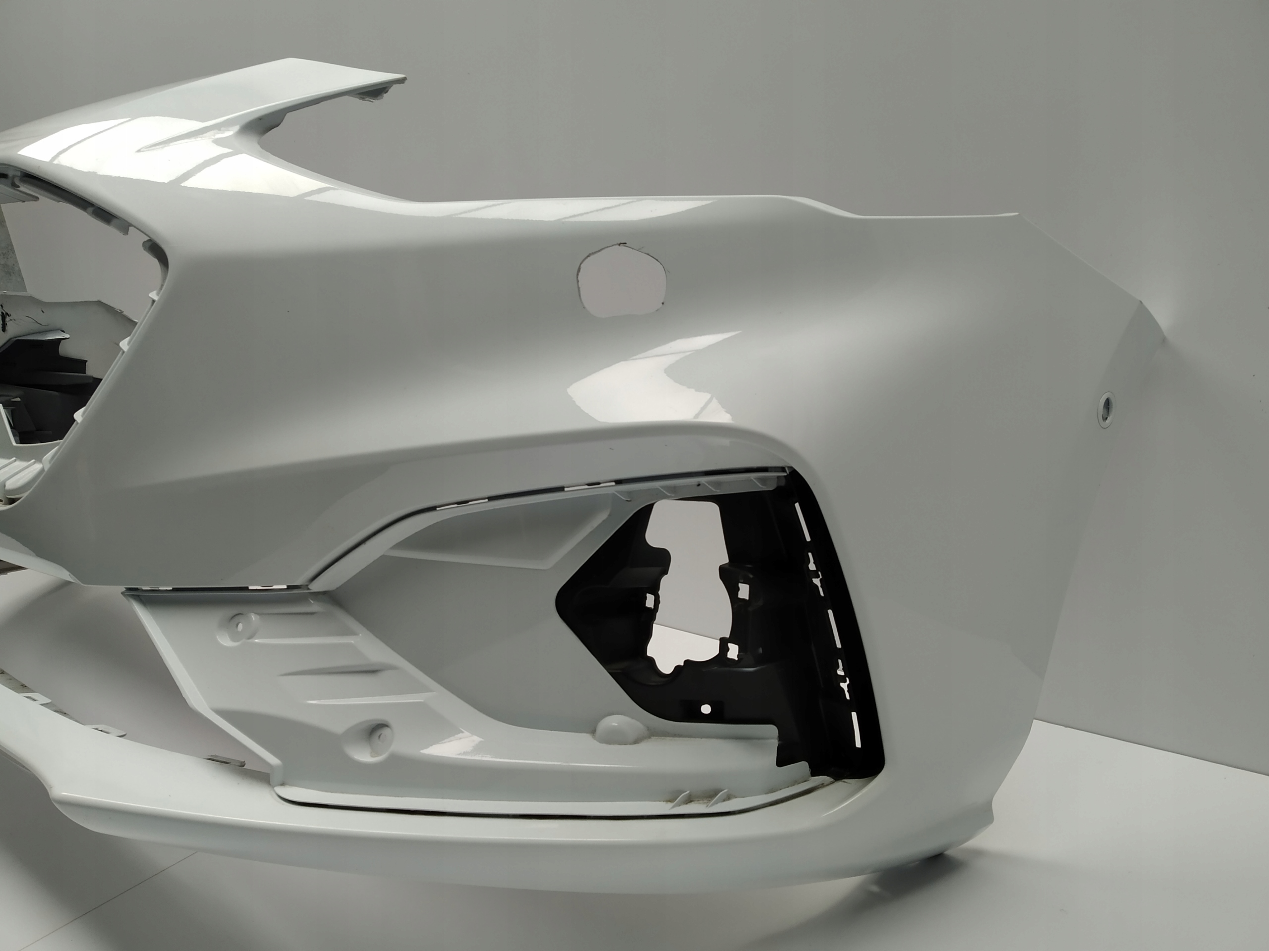 18- Ford Focus IV Mk4 ST Line caly bumper front Bialy