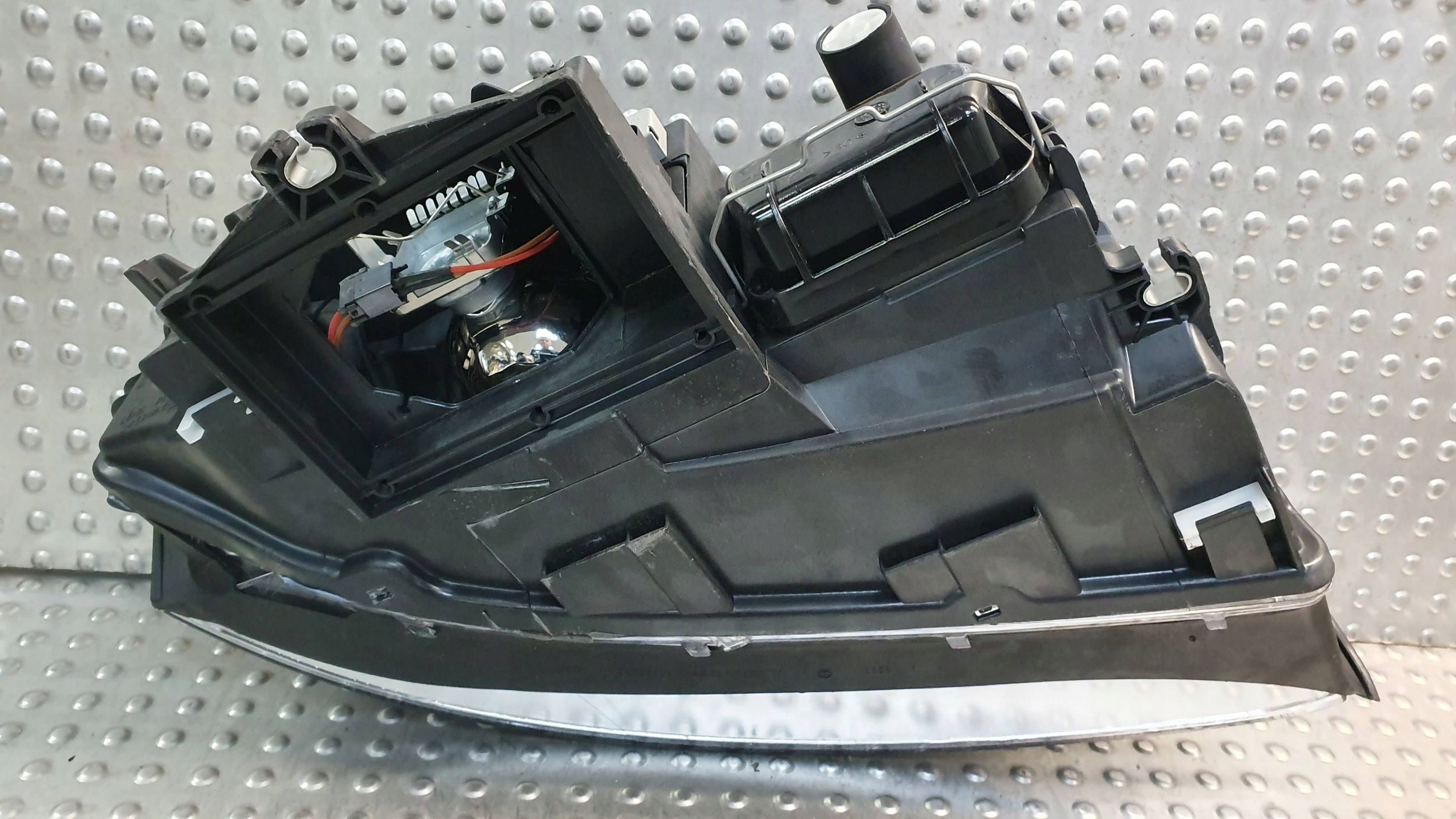light front left XENON AUDI A4 B6 VALEO 00
