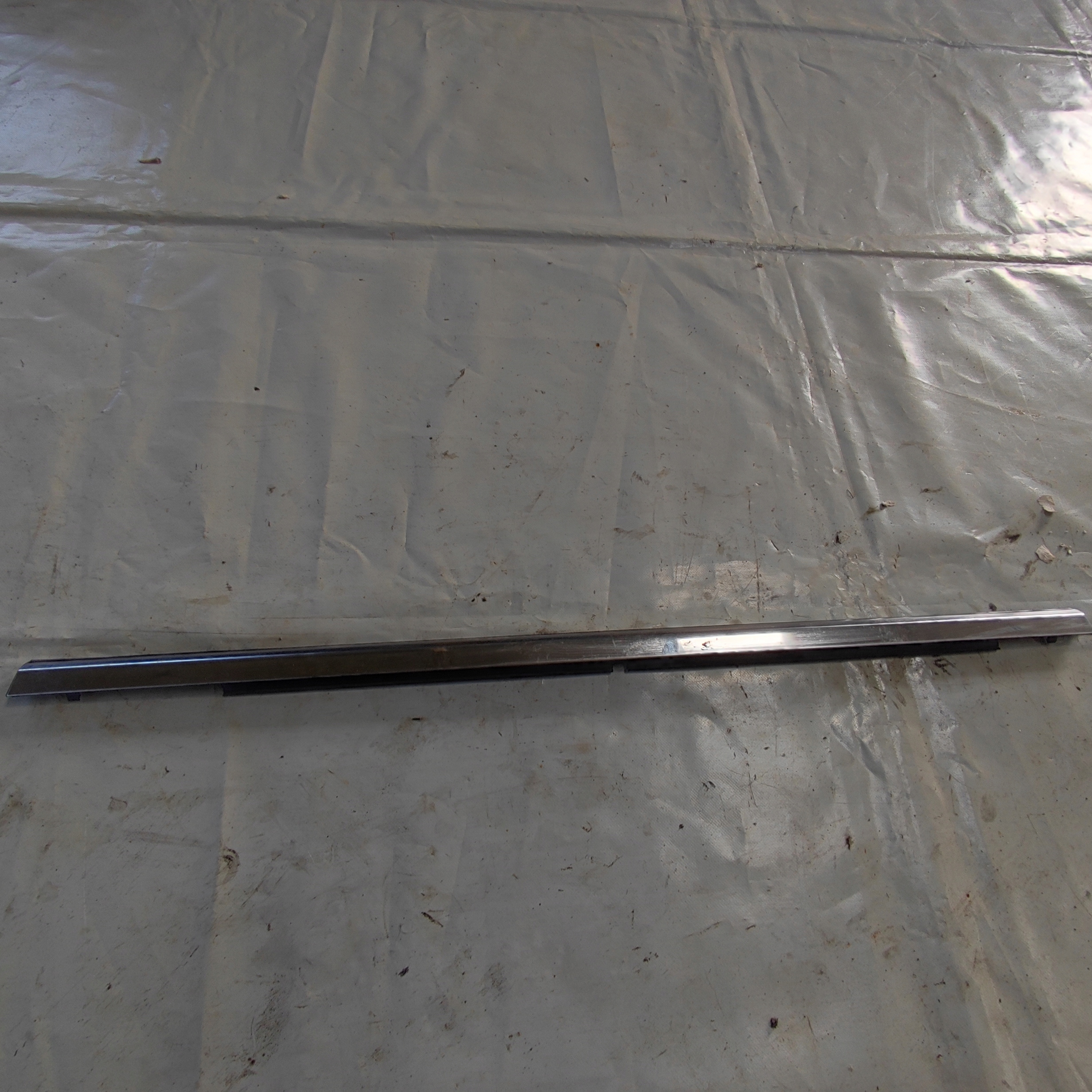 JEEP GRAND CHEROKEE WK 3.0 CRD LISTWA SZYBY PRAWY LEWY TYŁ