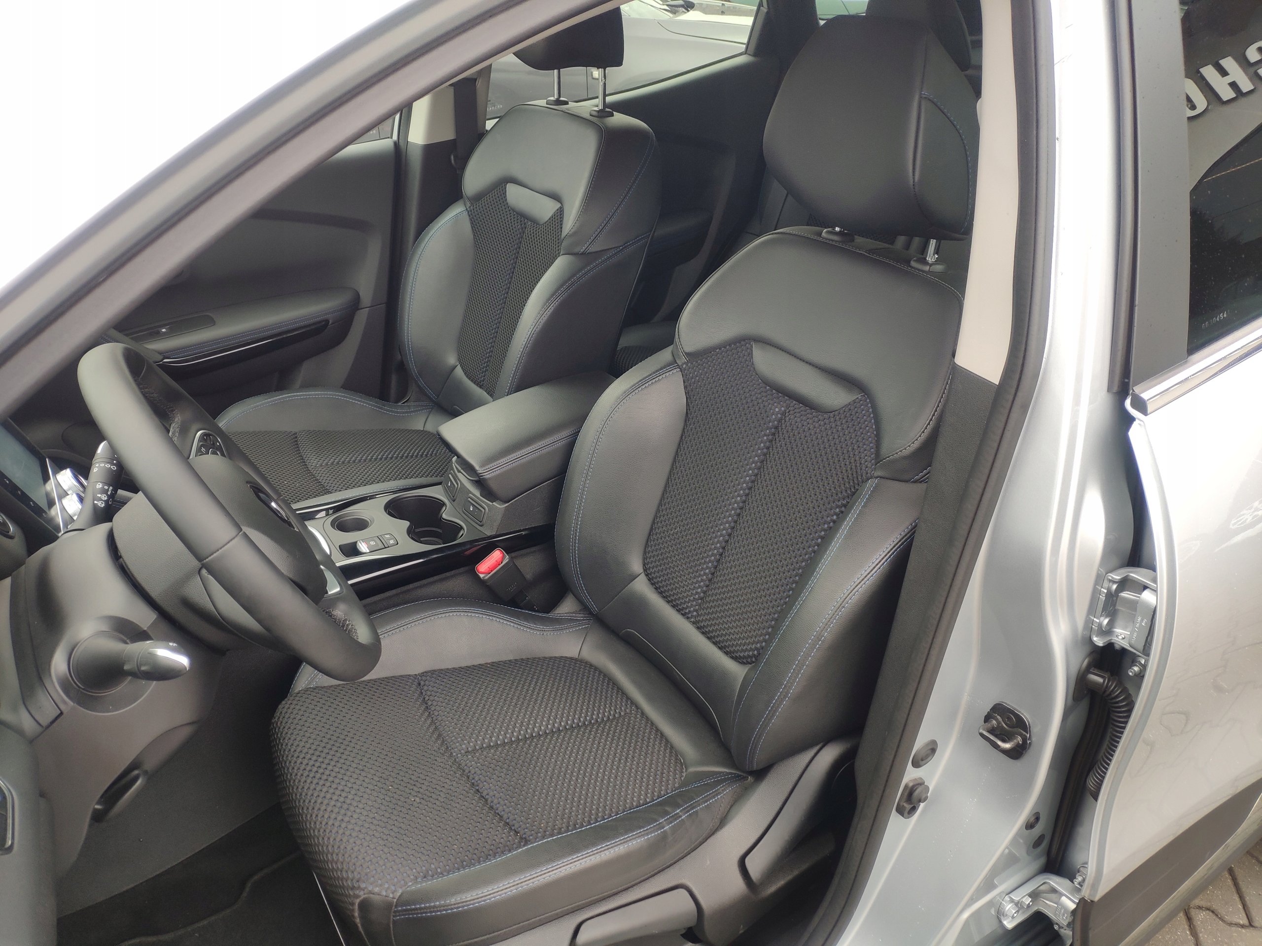 RENAULT KADJAR seats semi leather