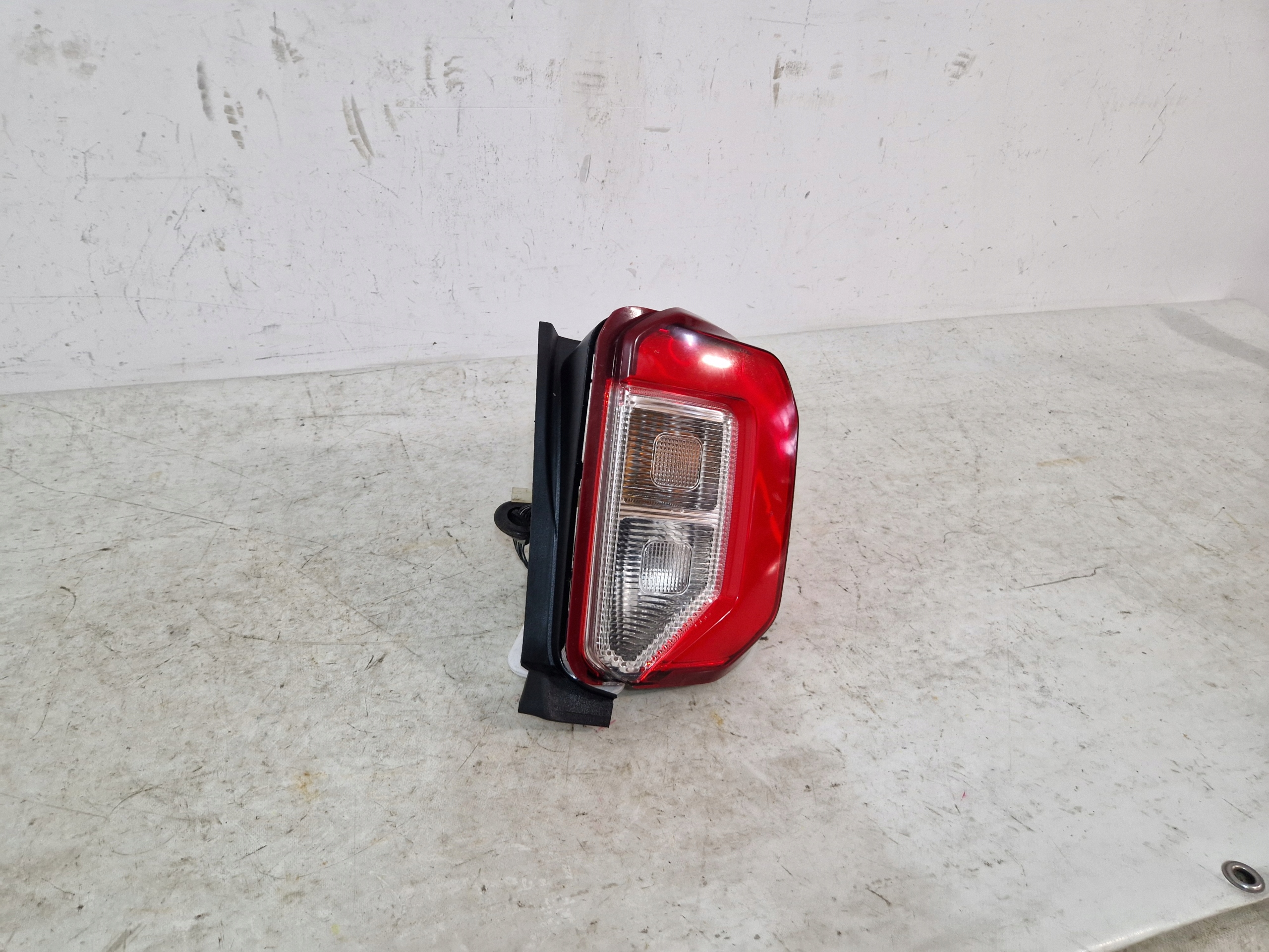 FORD EXPLORER VI 2020 - light rear part rear right