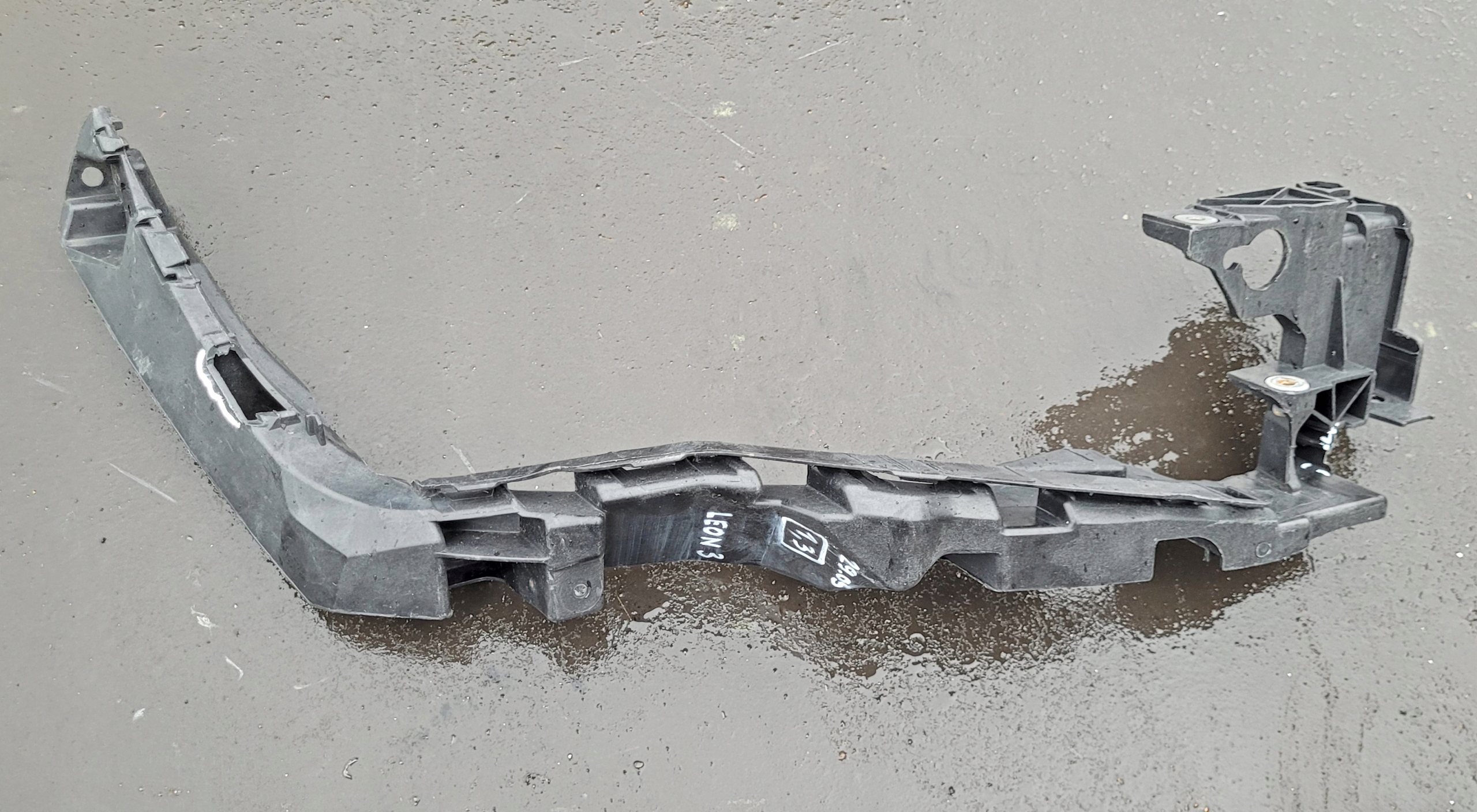 OKULAR PRAWY PASA PRZEDNIEGO SEAT LEON 3 2012-2020