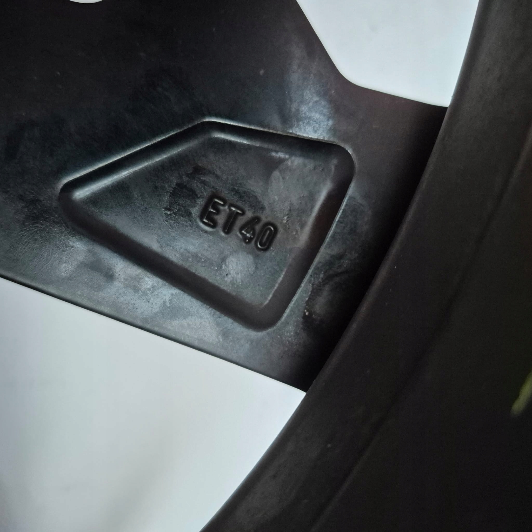 CUPRA 5FF601025R 8J-NX19H2 ET40 19" disk hliníkový