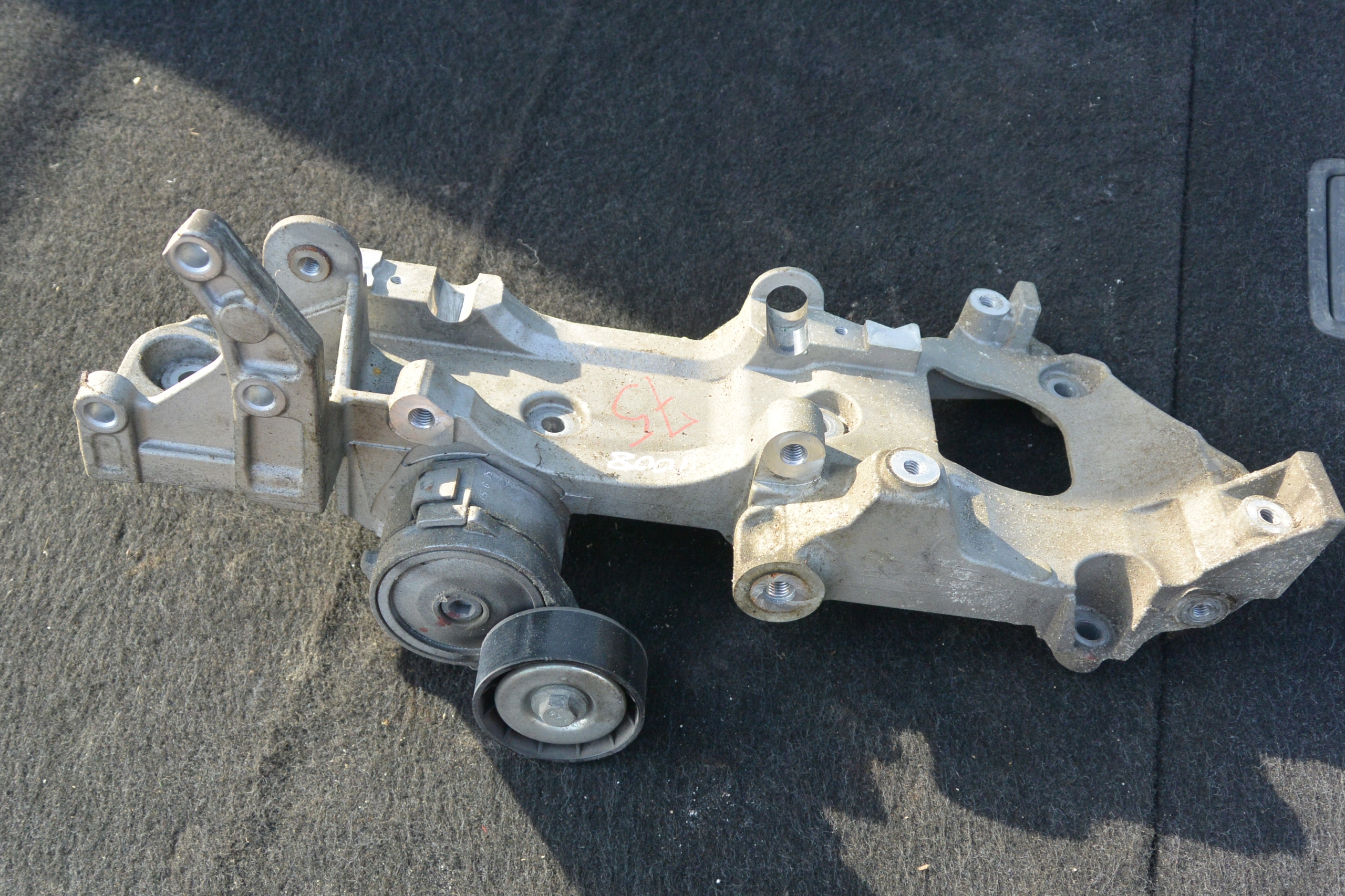 MITSUBISHI OUTLANDER II 2.2 HDI 4007 Support plaque Support Alternateur