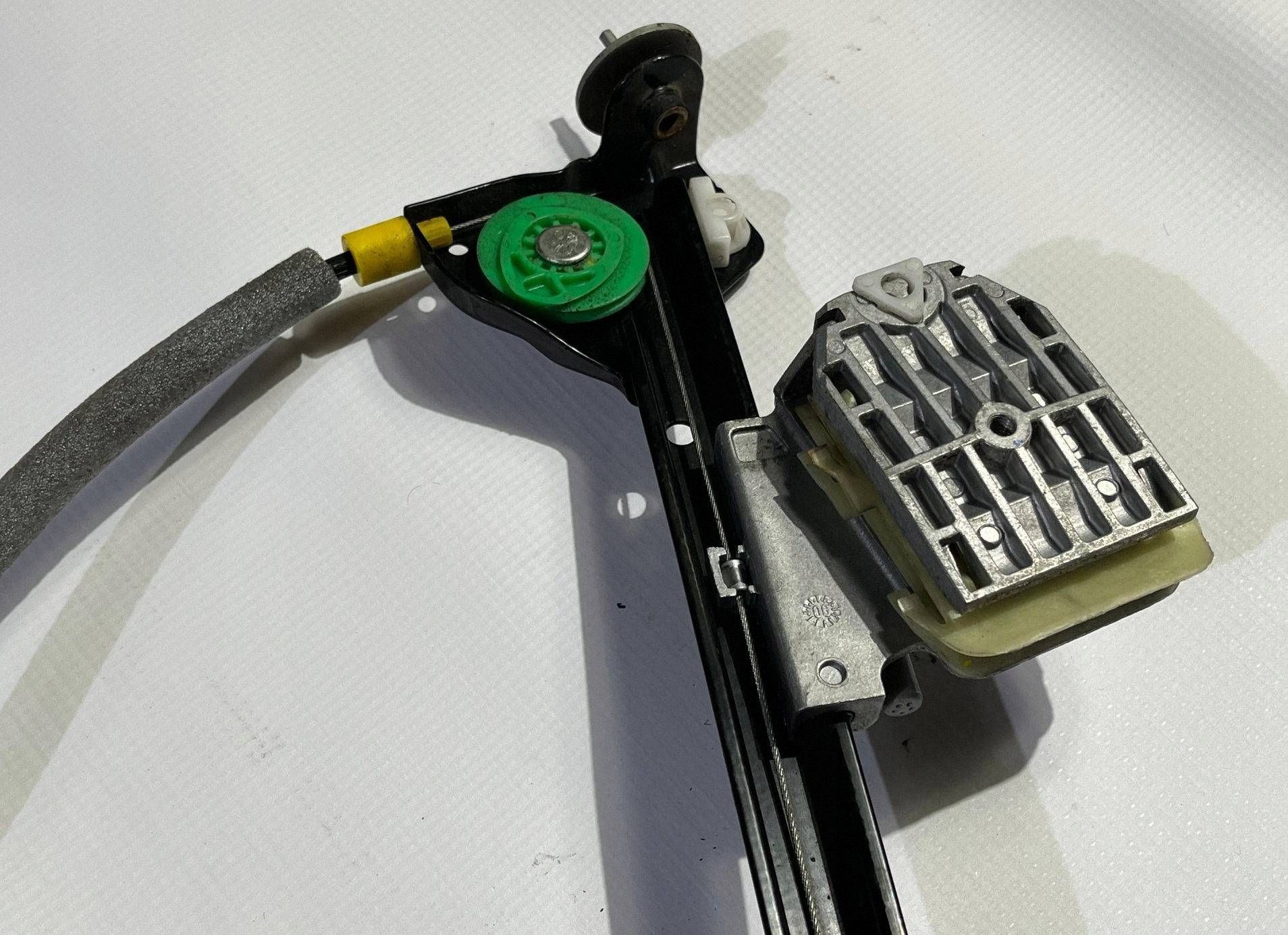 window regulator mechanism left lewej driver´s Ford Mustang V 2005-2009