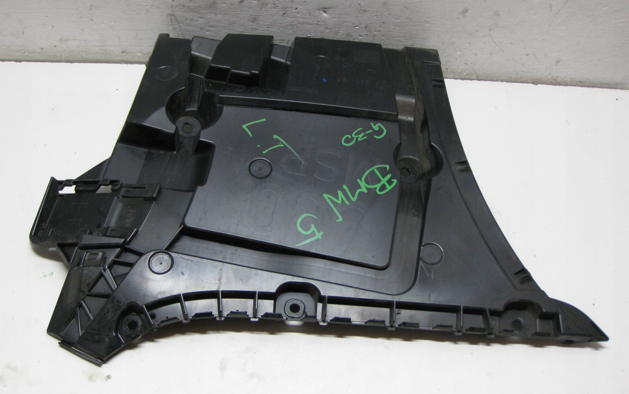 BMW 5 G30 3.0D 19R bumper bracket left rear part 8066721
