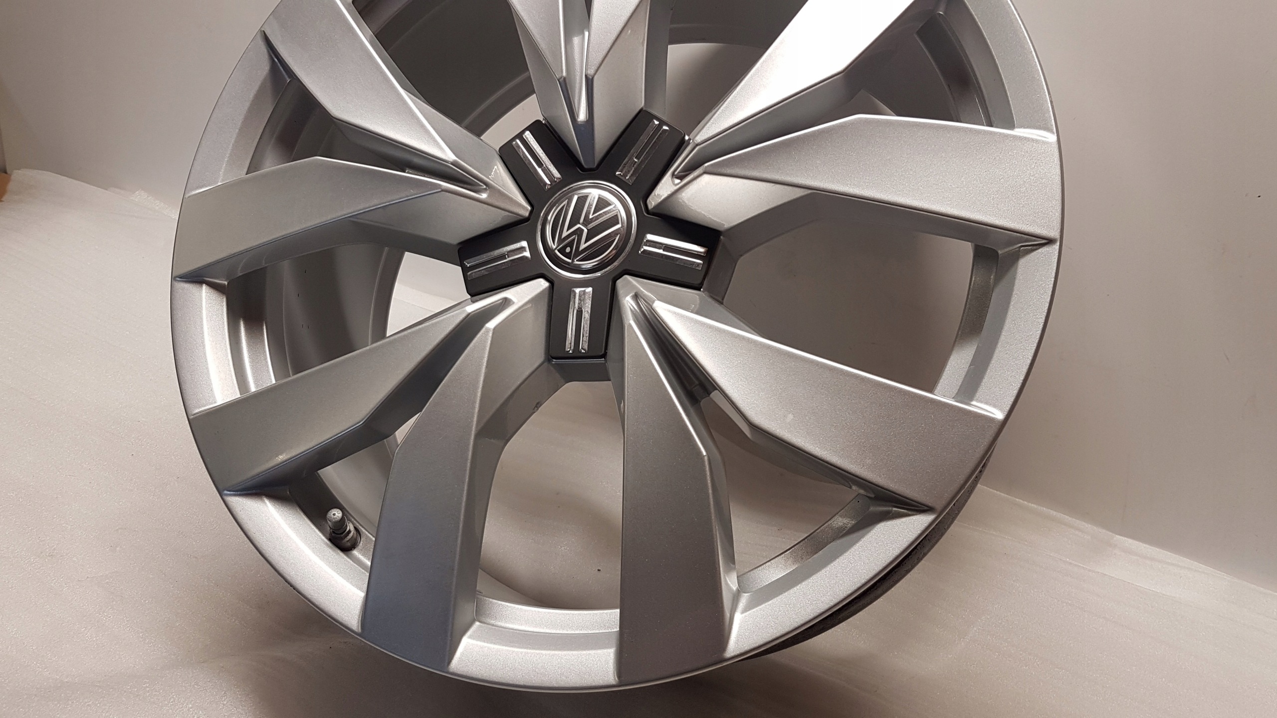 disk VW TOUAREG 9Jx20 ET33 760601025C