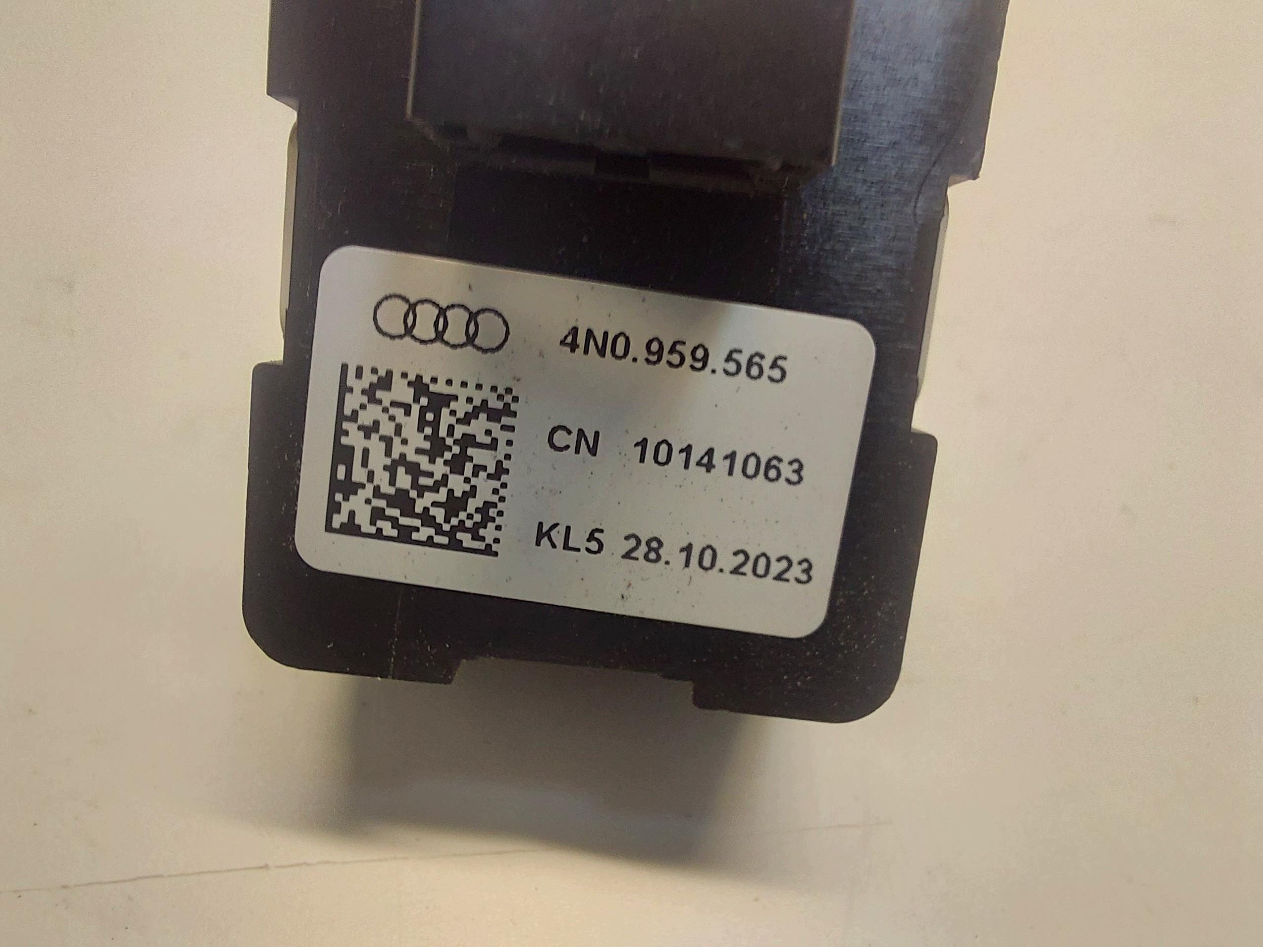 Audi Q4 89A 45 E-TRON , SUV, 2023 mirror control switch button 4N0959565