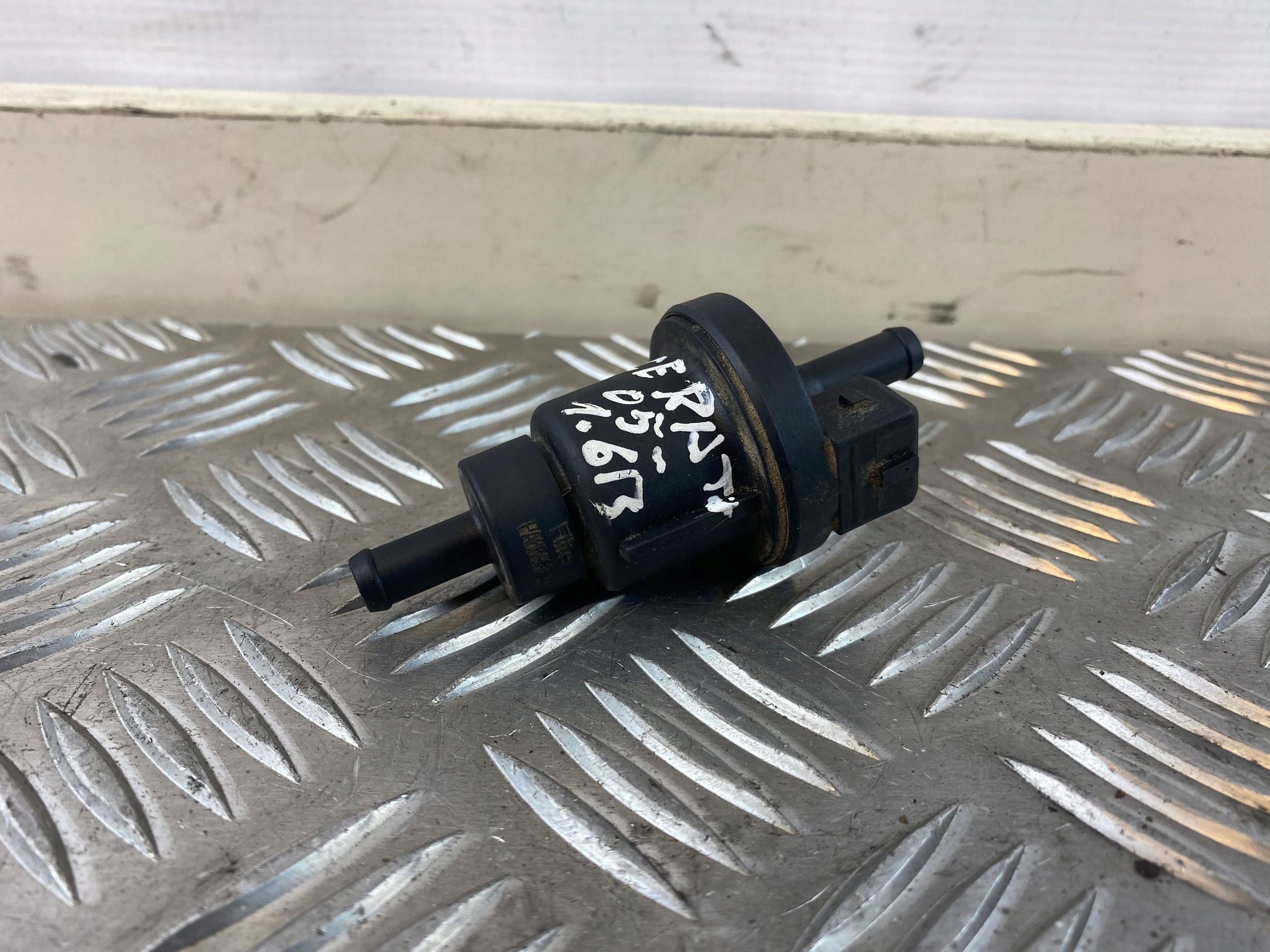 2005 kia CERATO клапан Топлива