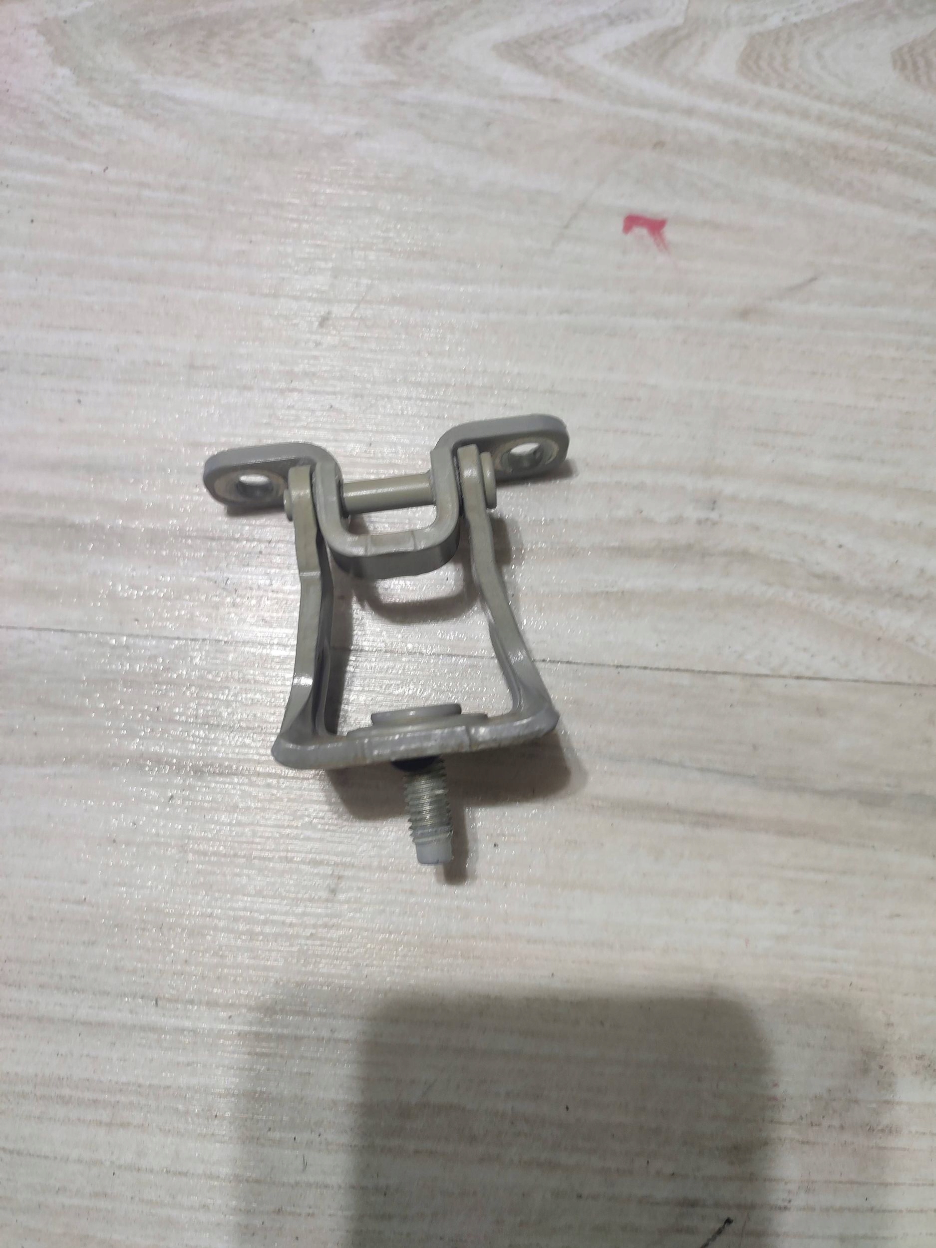 Skoda Scala 2020 hinge of rear bonnet boot
