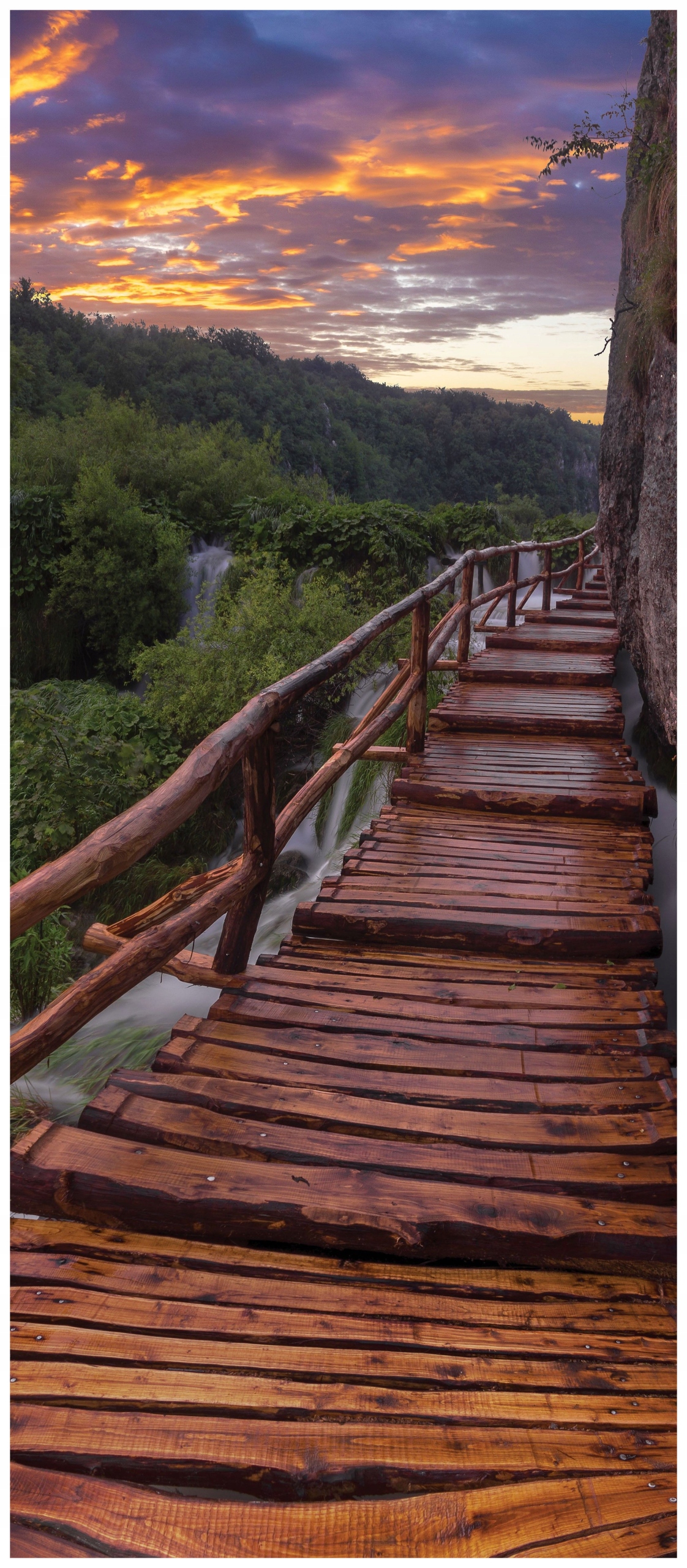 Fototapeta flizelina Vodopád Stezka Les Západ slunce Příroda 91x211 lepidlo