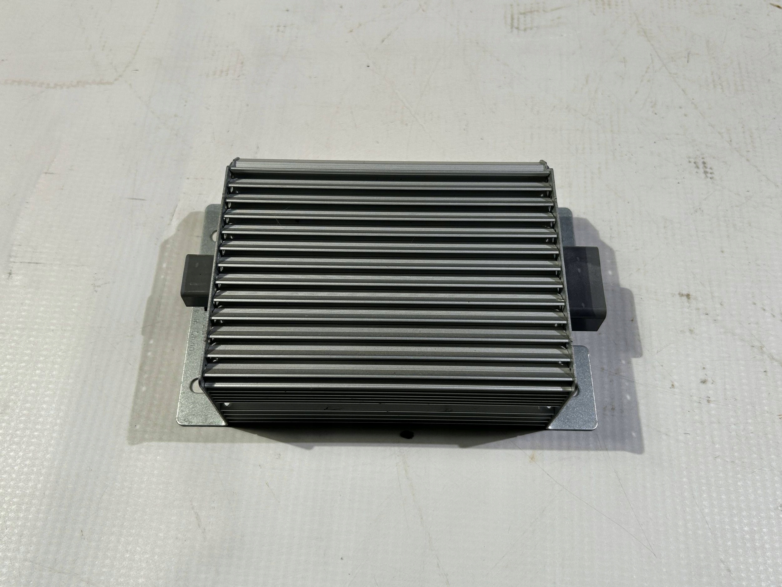amplifier module audio dzwieku odbiornik Lincoln Continental 2017r