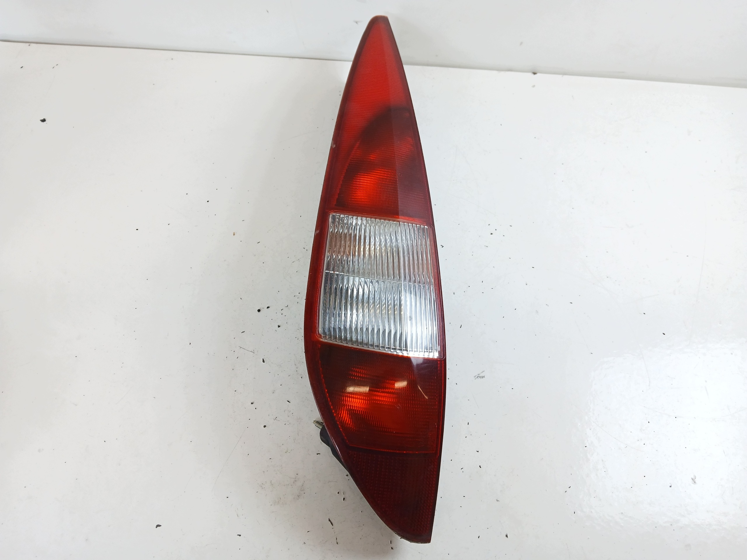 FORD MONDEO MK3 KOMBI light left rear part
