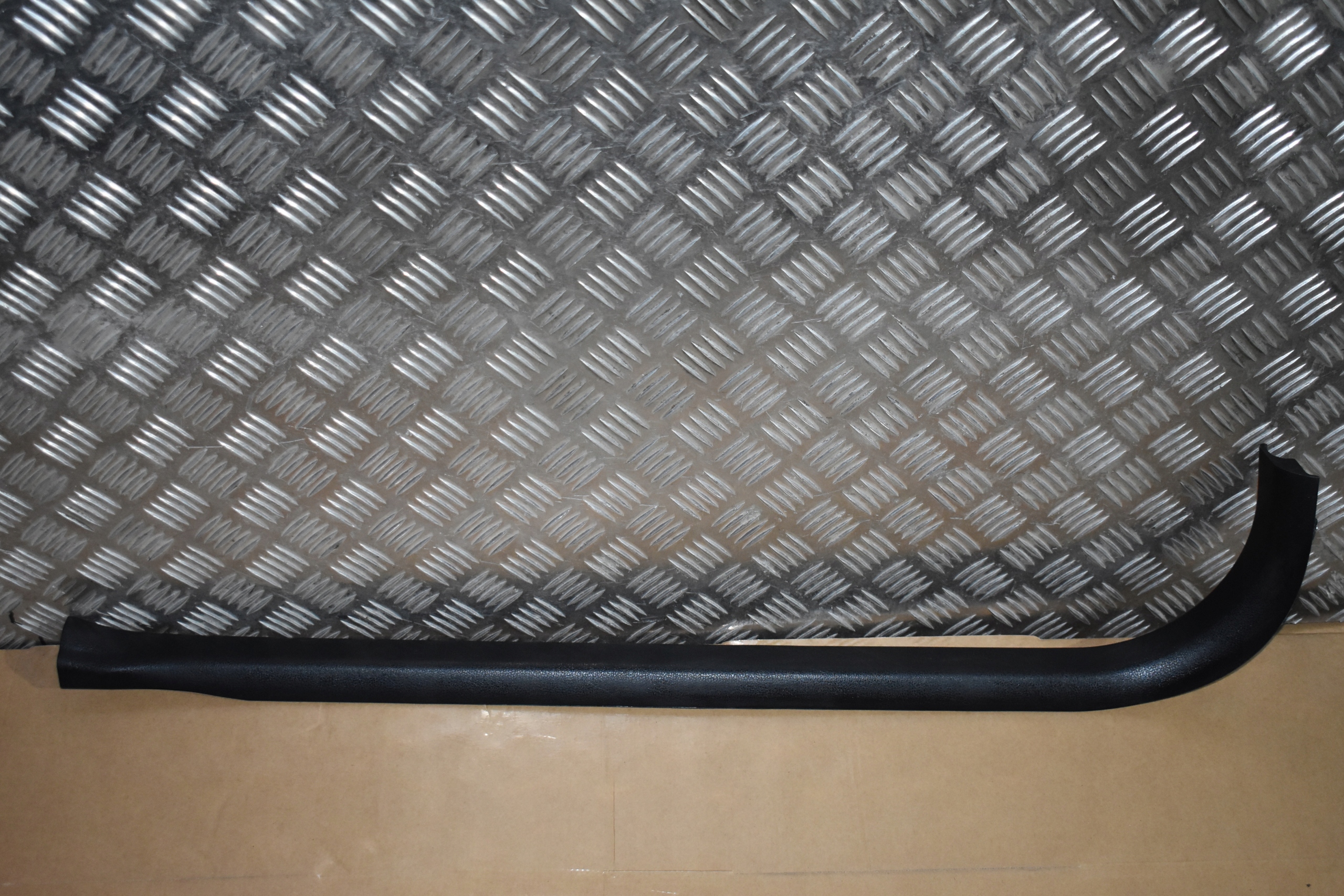 IDEALNA moulding cap threshold left NISSAN GT-R R35 1