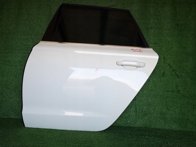 AUDI A6 C7 KOMBI 11- door left rear. rear part