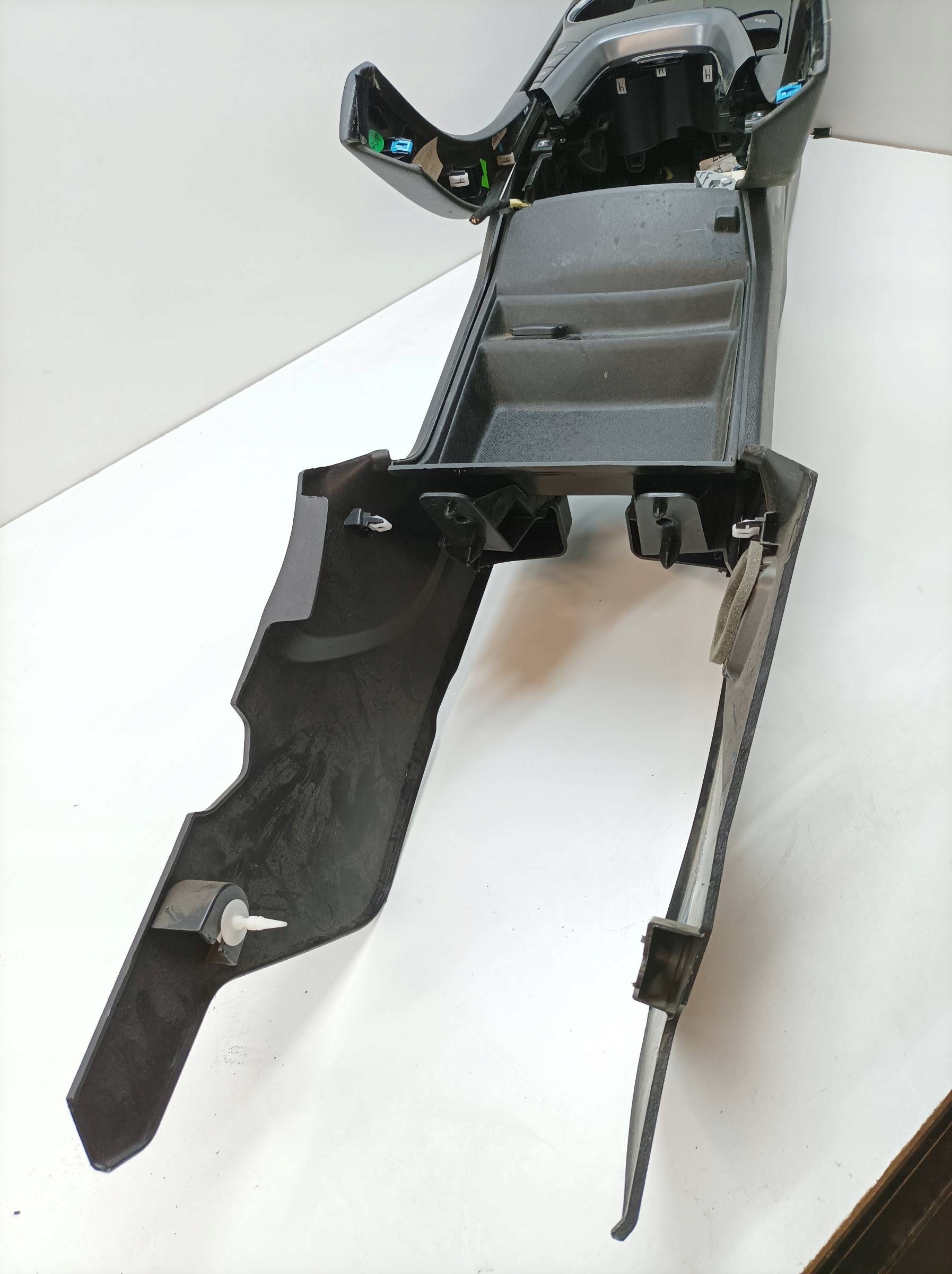 tunnel central armrest CZEROWNA NIC ST Ford Mondeo Mk5 (2014-)