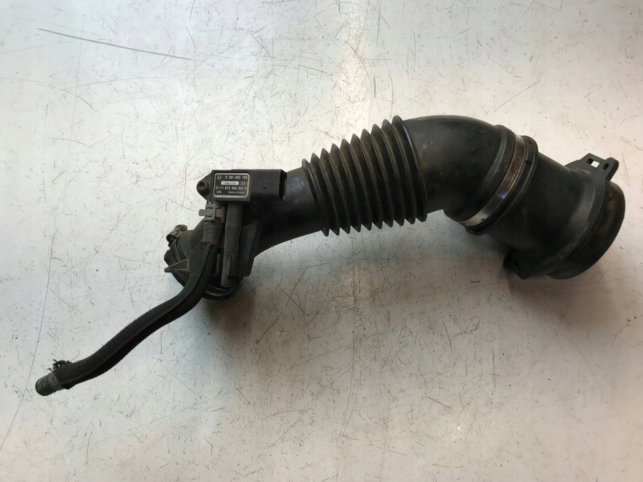 pipe hose air 059129615E AUDI A4 A5 Q5 3.0TDI