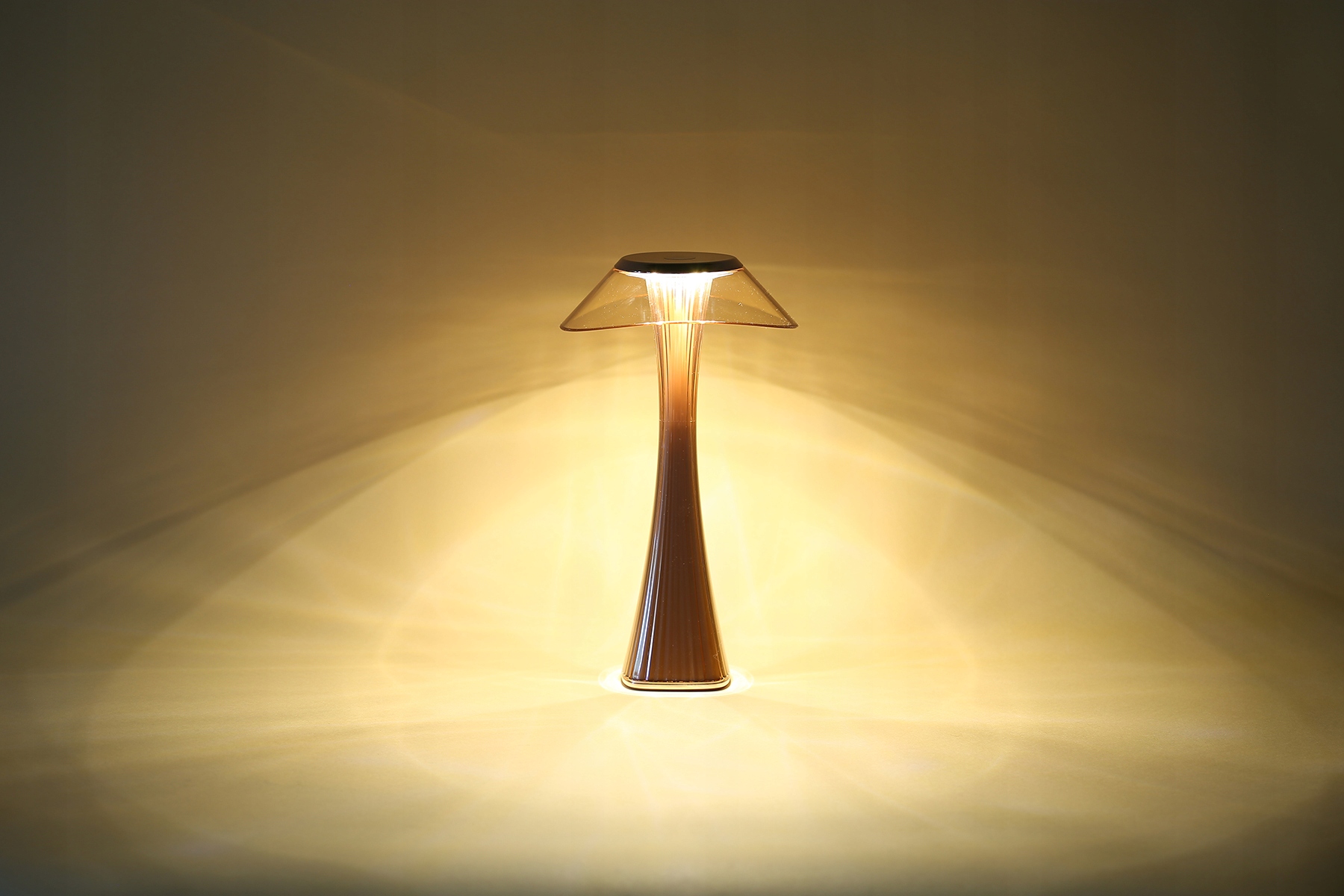 BEZPRZEWODOWA LAMPKA NOCNA DOTYKOWA LED DO RESTAURACJI HOTELU 3 TRYBY Klasa efektywności energetycznej E