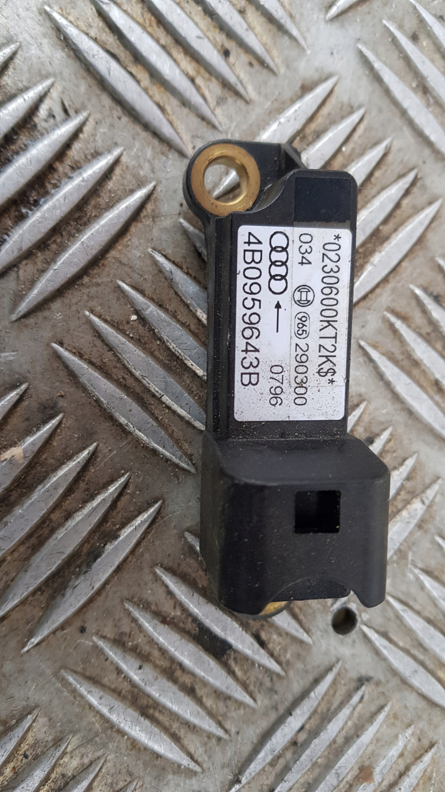 AUDI A6 C5 Crashsensor Drucksensor 4B0959643B
