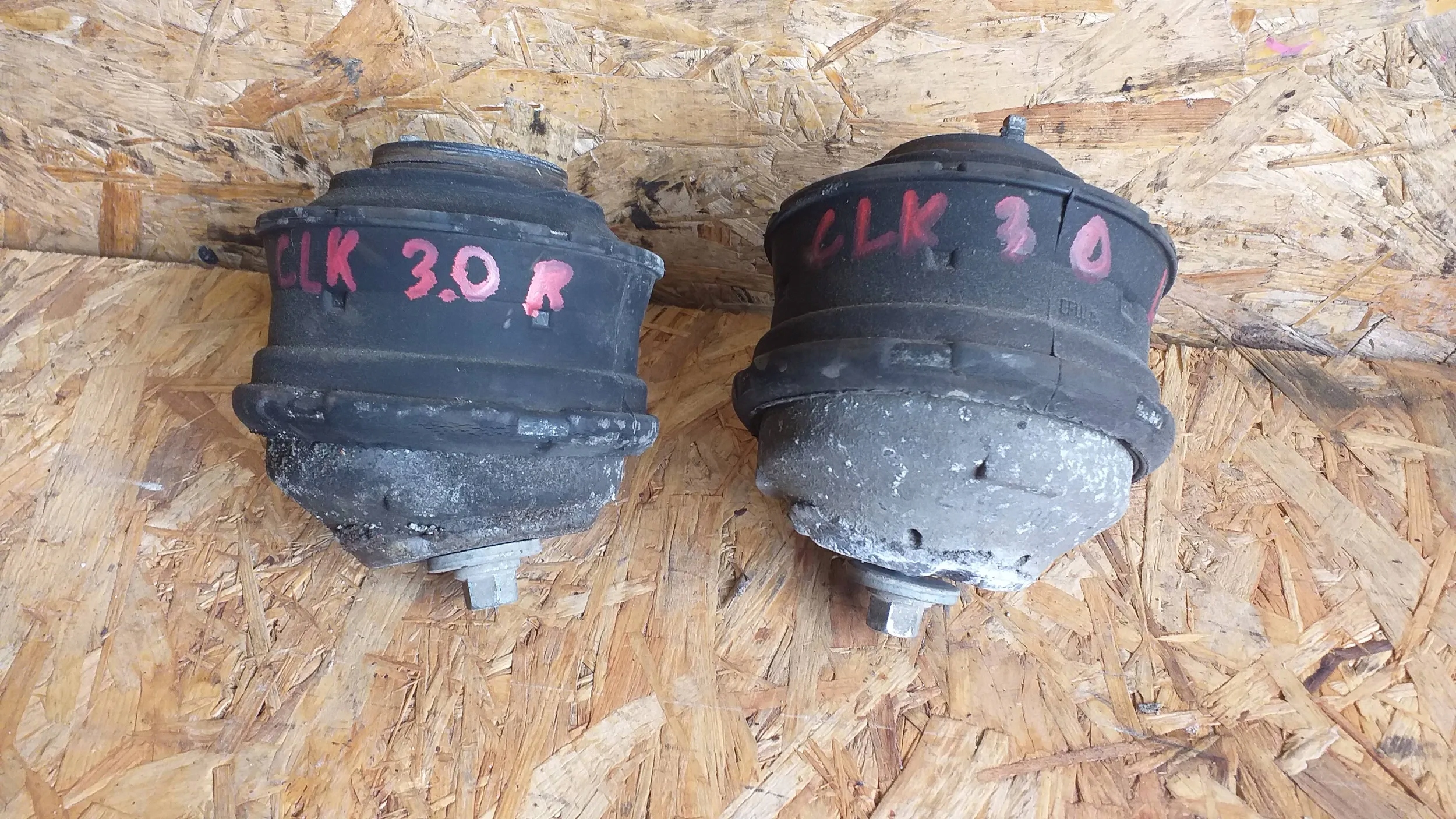 Mercedes КЛК W209 3.0 V6 подушка двигуна КОМПЛЕКТ