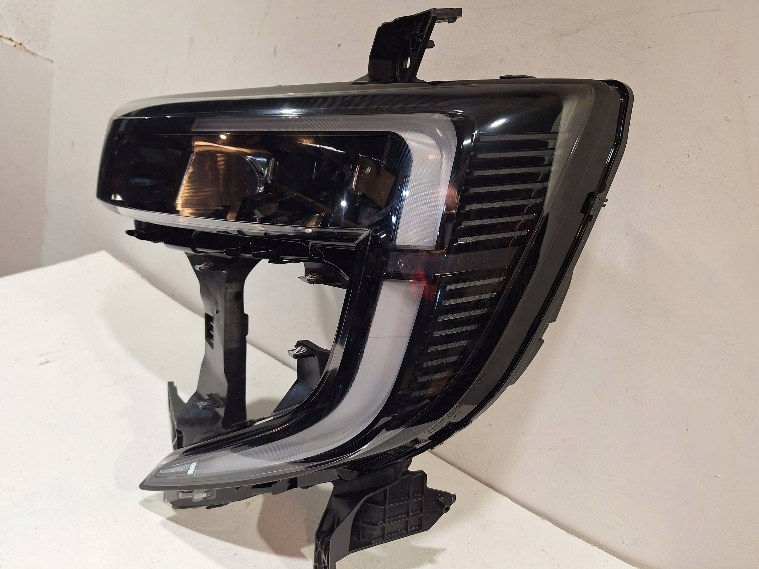 light front left LED 260609073R RENAULT MASTER IV V 24