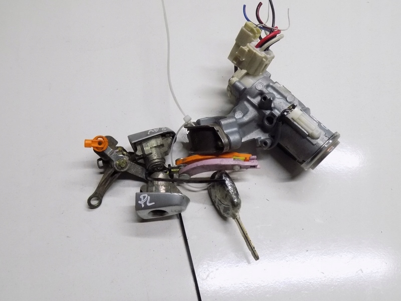 89281-20049a - TOYOTA RAV4 II 2.0 ключ зажигания ключ вставки в сборе