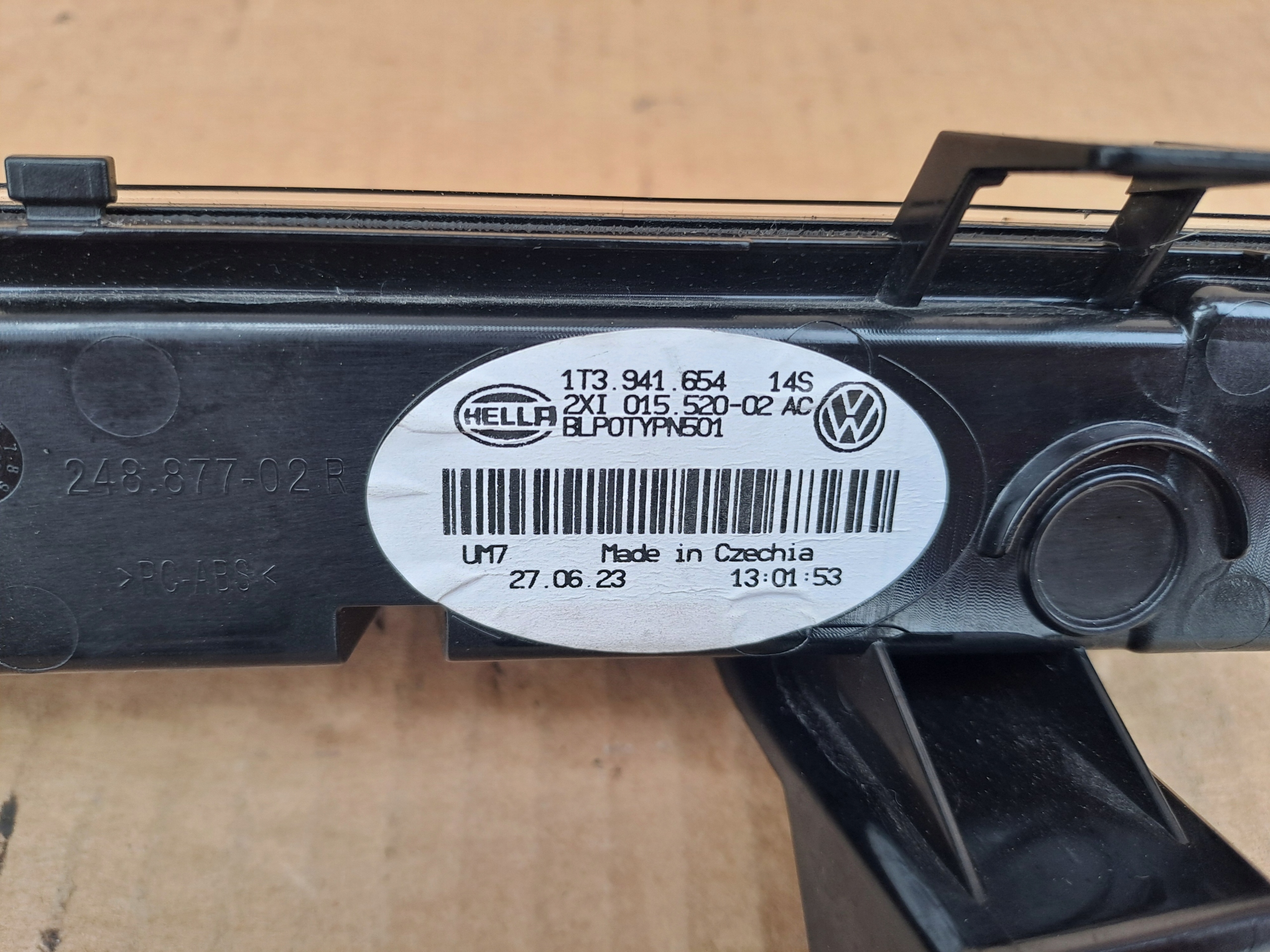 молдинг led свет в решетка радиатора правая vw ID BUZZ 1T3941654 оригинал