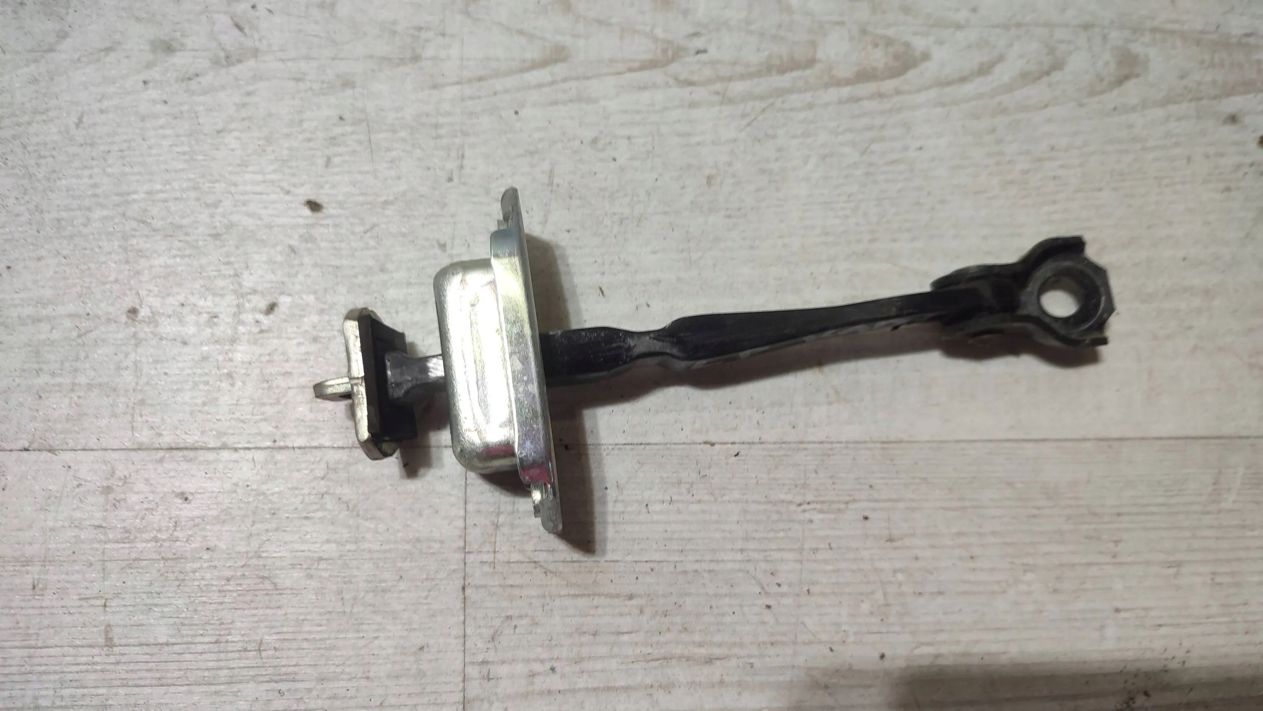 Renault Kadjar 17r 1.5dci front side left limiter door