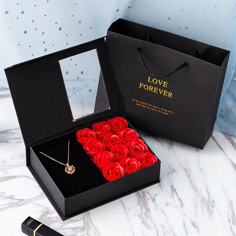 

Flower Box Czerwone Róże Pudełko mydełka naszyjnik