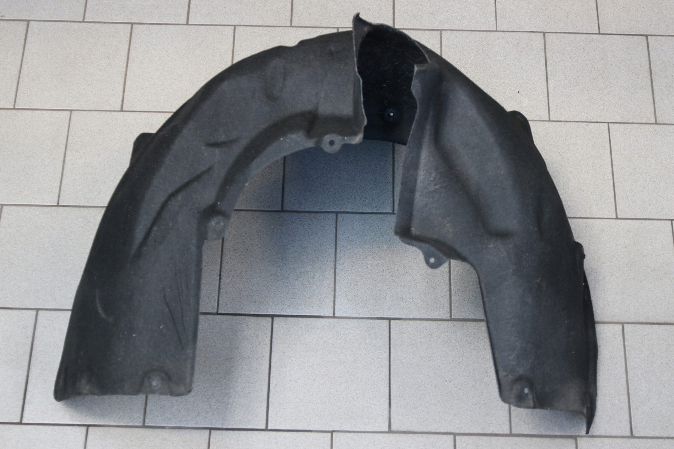 BMW 8' G14 G15 ORYGINALNE mudguard right rear. right rear part 7374744