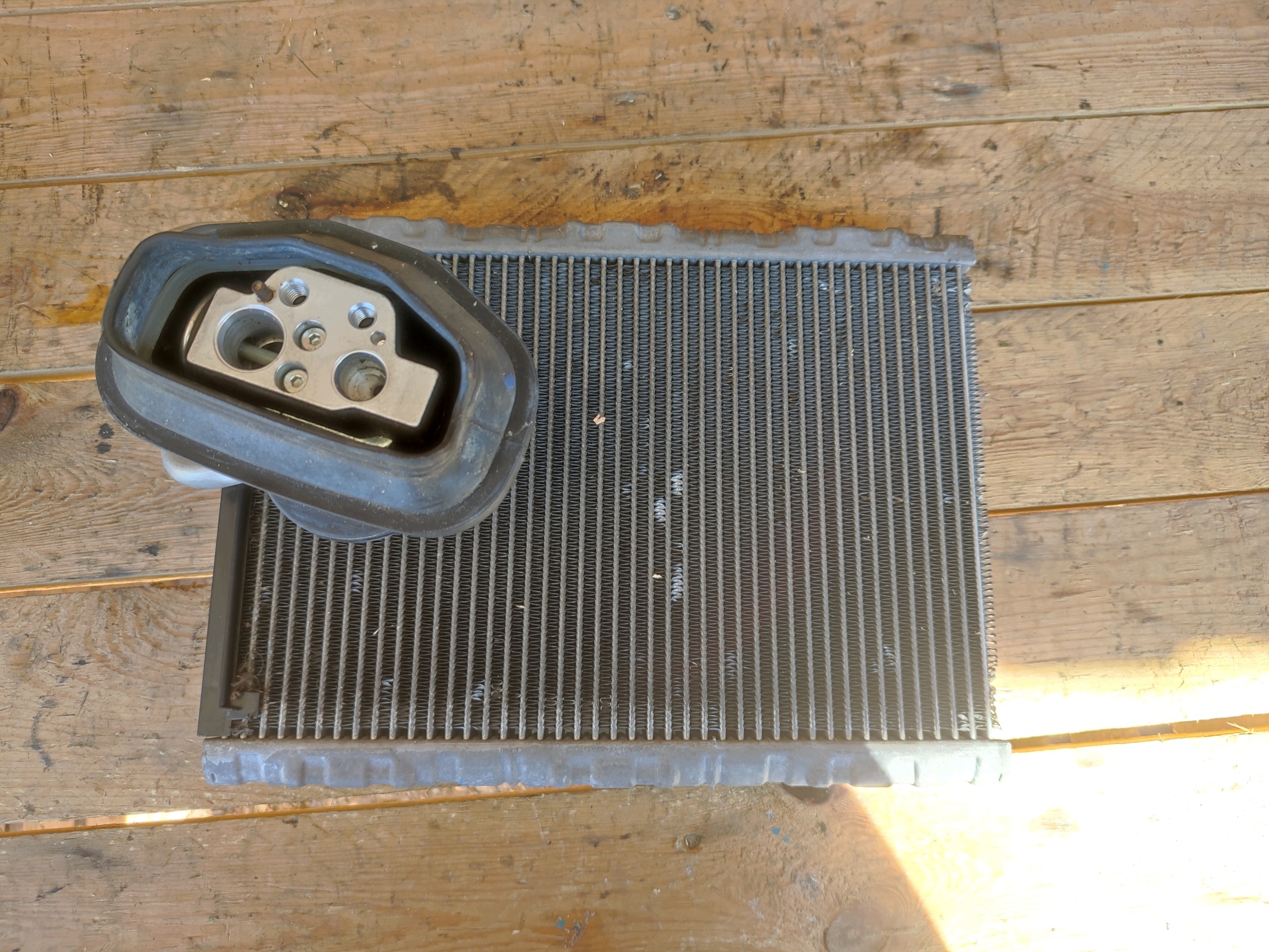 Radiateur climatisation AUDI A5 BEHR H1405009