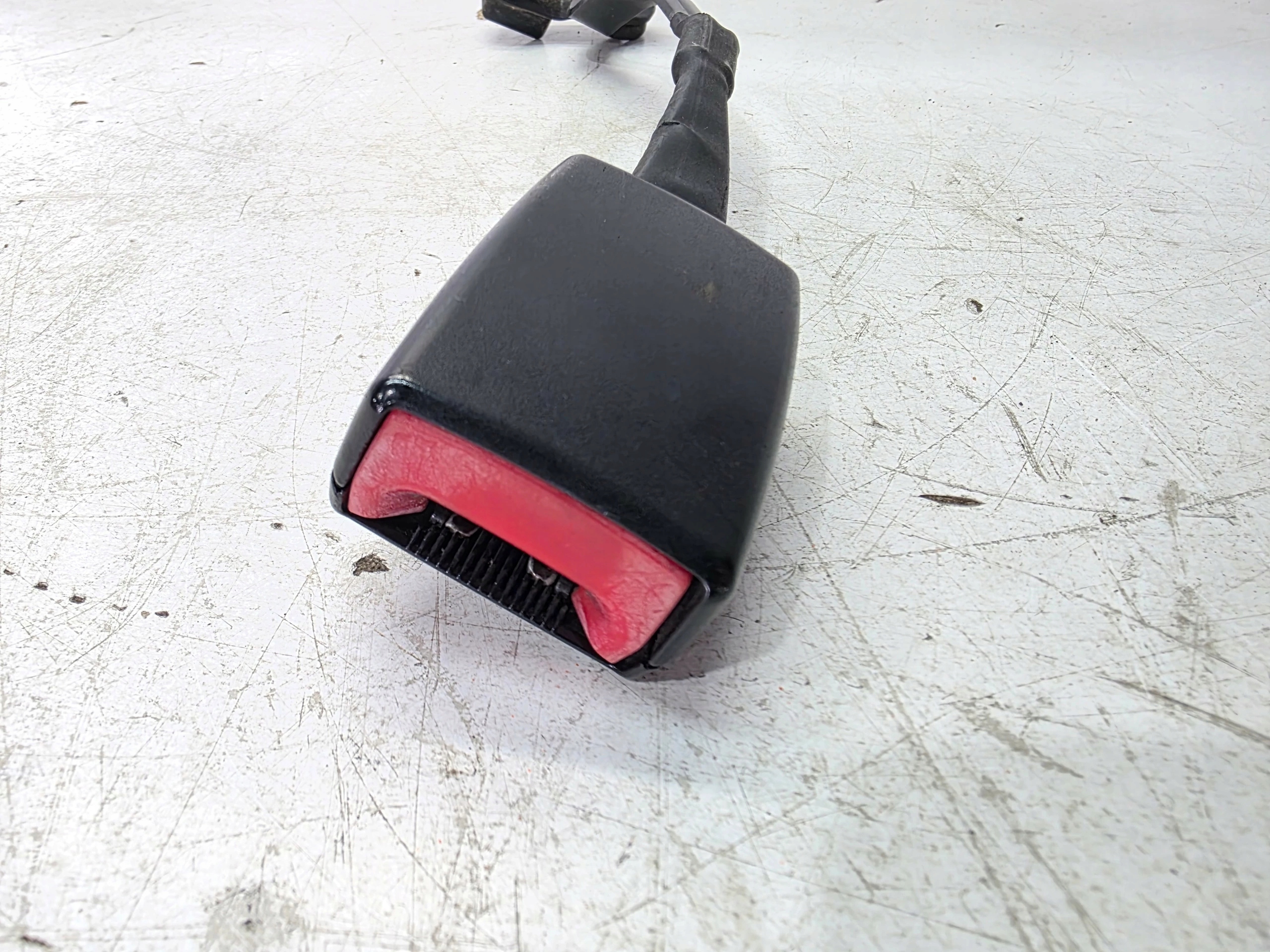 Fixation arbre ceintures sécurité de Sécurité Gauche AUDI A3 8L 8L0858675H