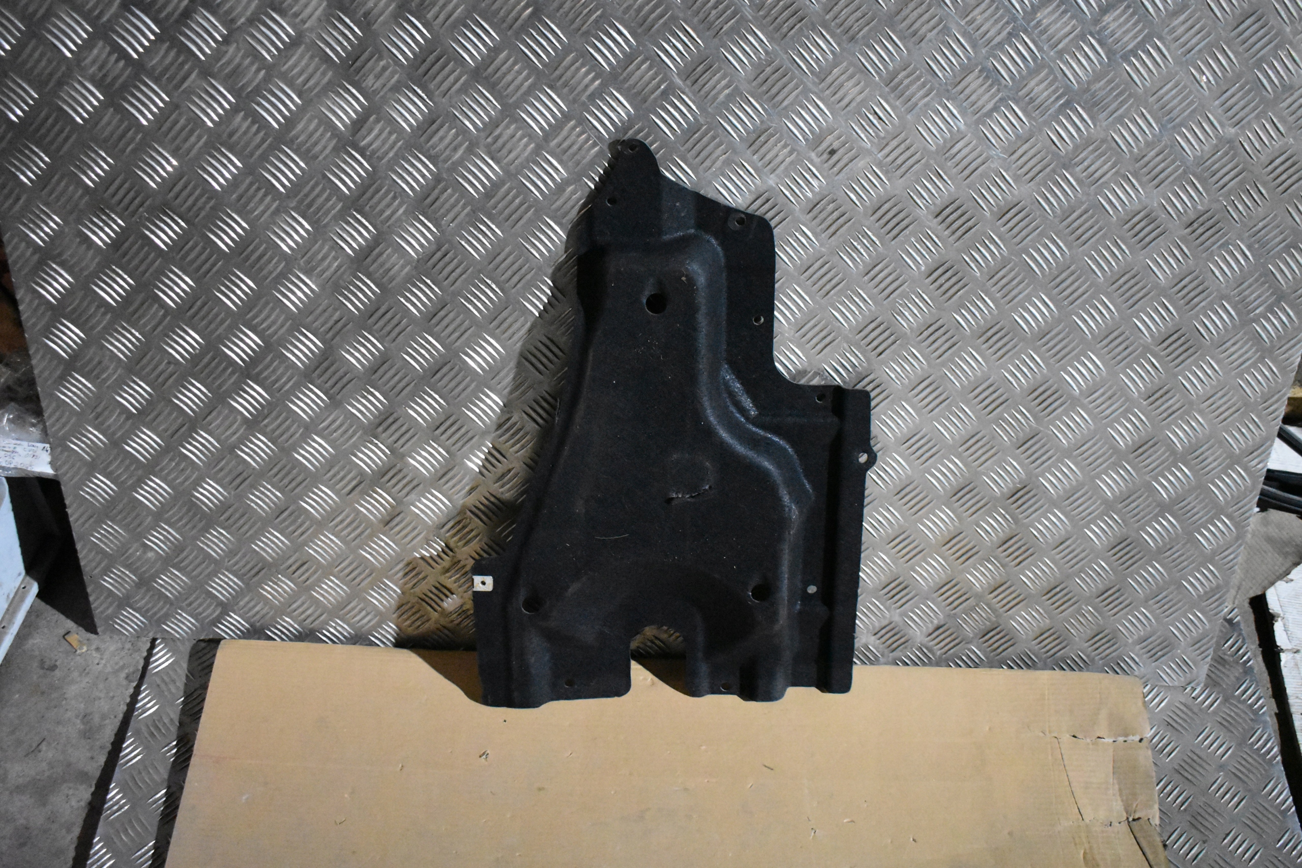 cover chassis right PORSCHE CAYENNE 9Y AUDI Q7 Q8 1