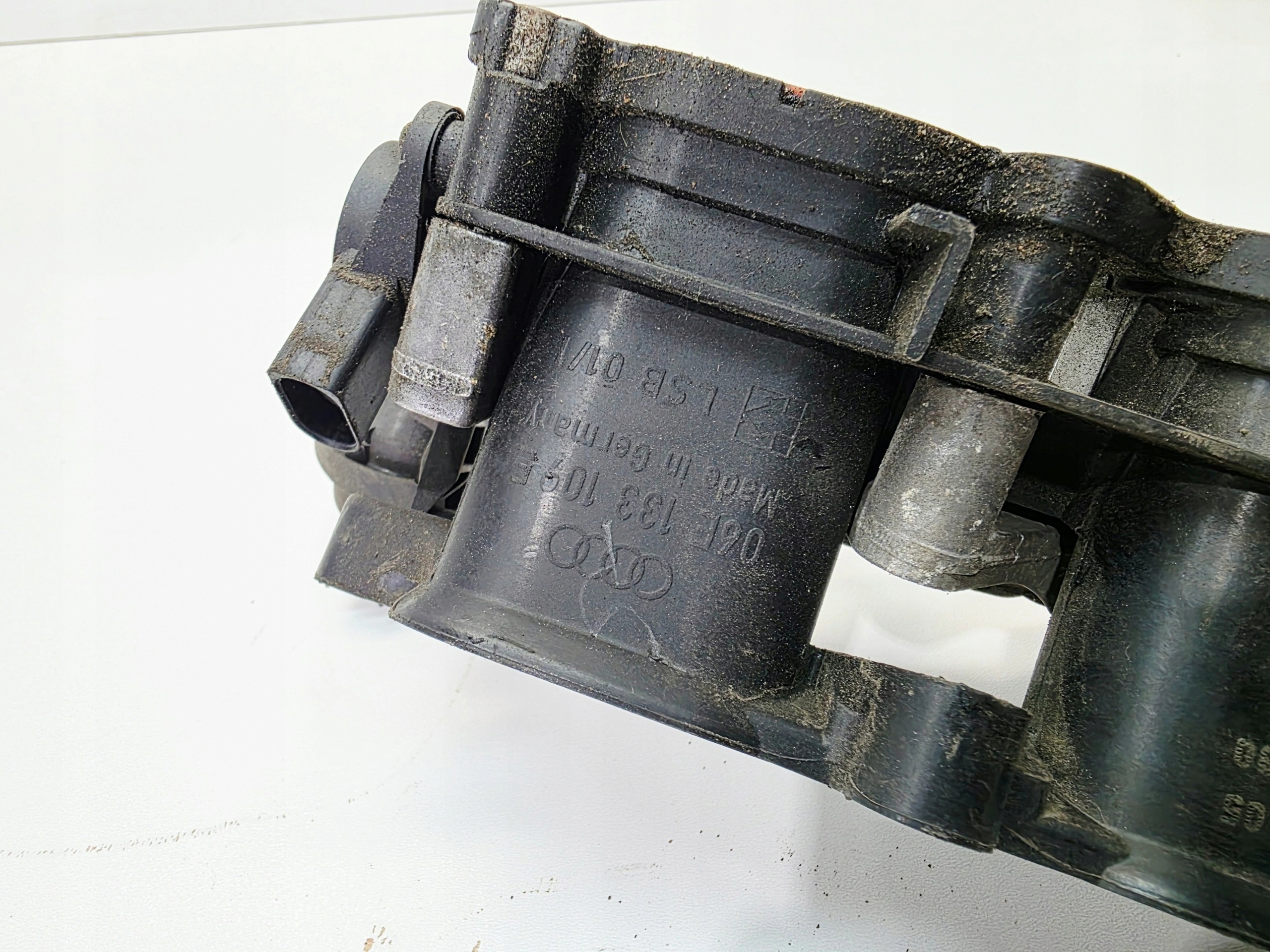 intake manifold left AUDI A4 B7 A6 C6 3.2 FSI 06E133109E