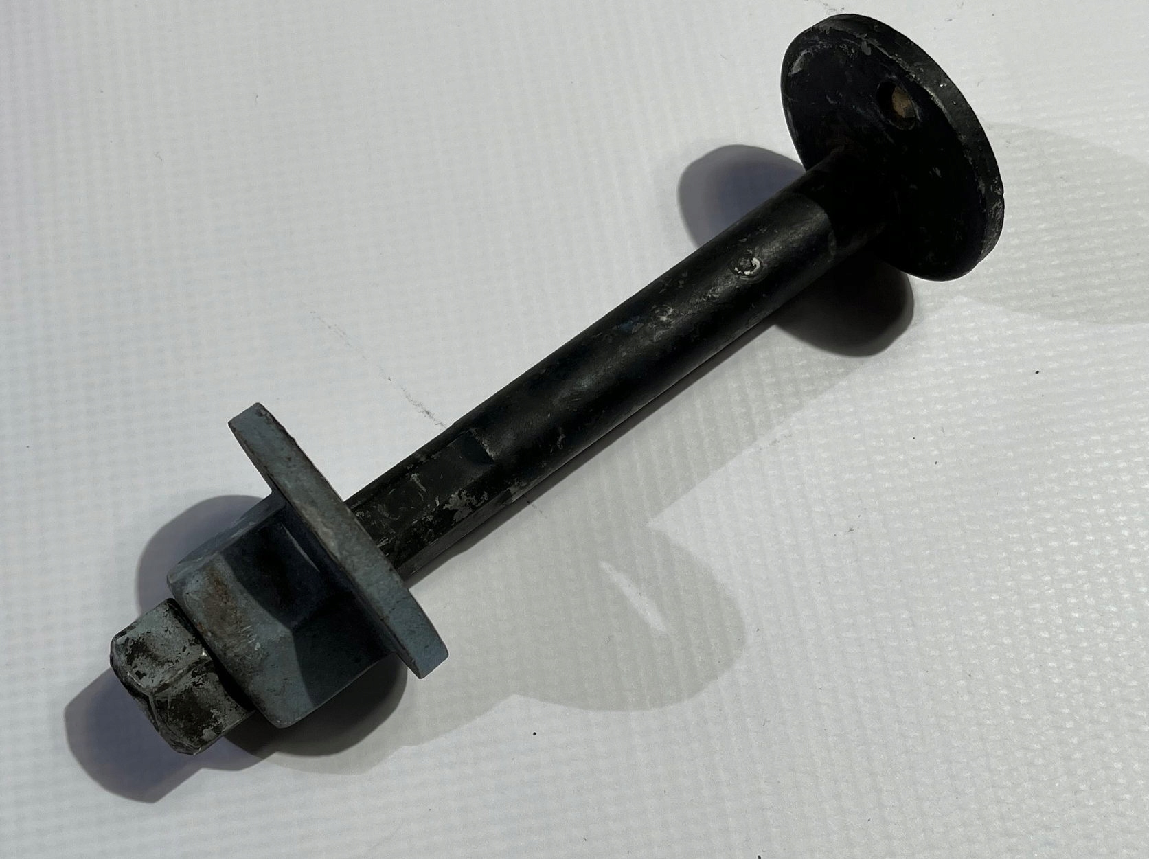 Schraube regulacyjna Schrauben regulacyjne des Querlenkers Dodge RAM 1500 2019